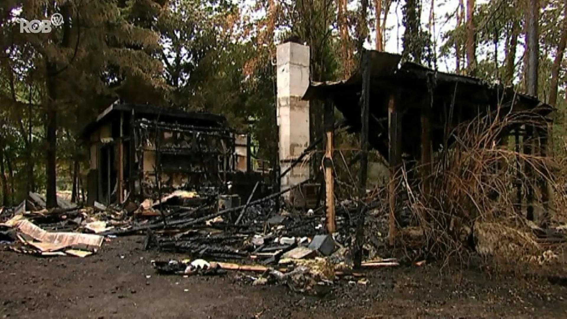 Chalet in brand gestoken