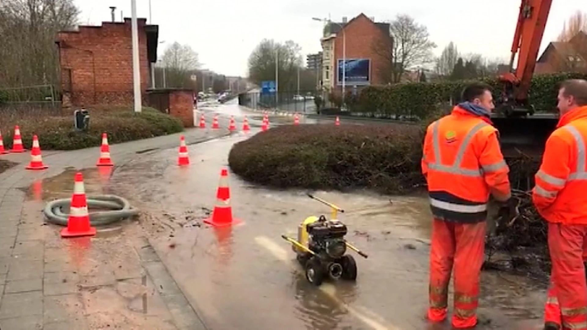 Leuvense ring een hele dag afgesloten door gigantisch waterlek