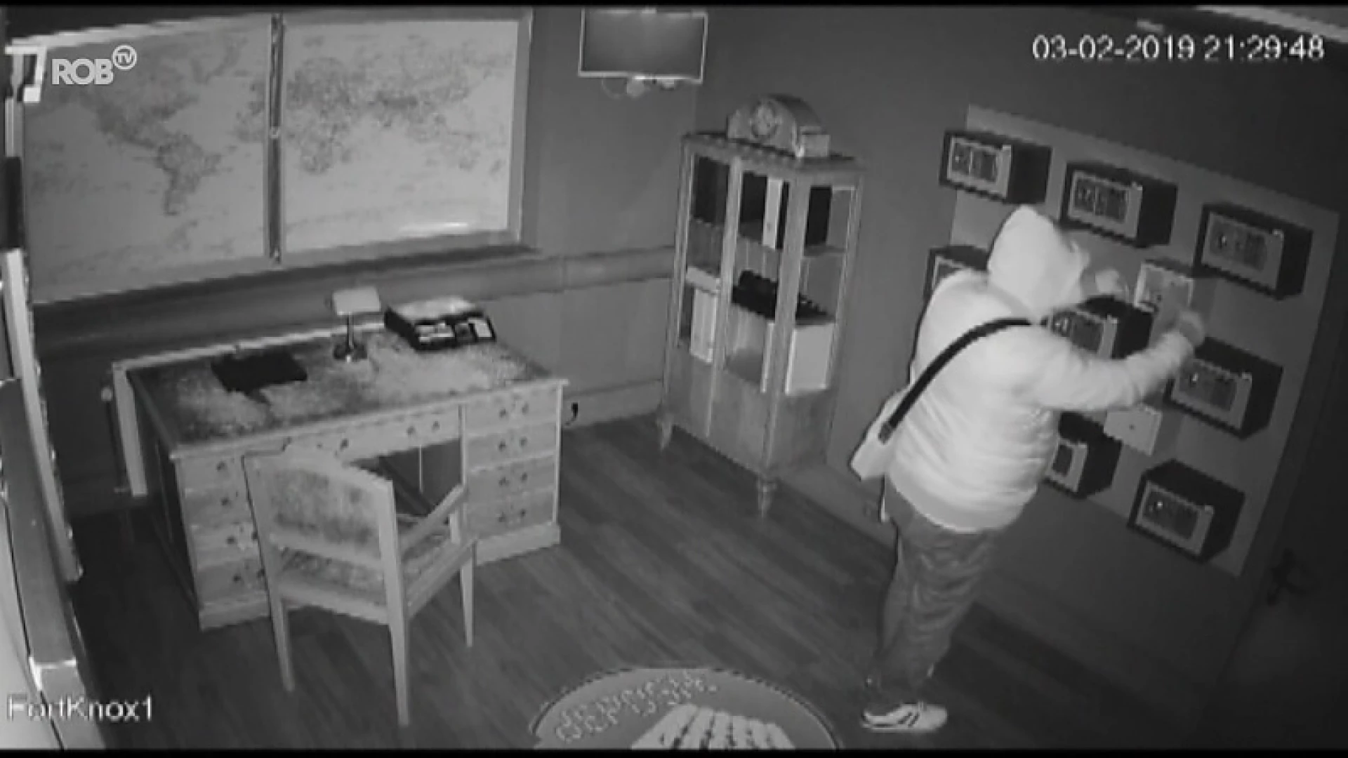 Is dit de domste dief ooit? Man ontsnapt niet uit Escape Room, maar breekt in en laat zich vastleggen op camera