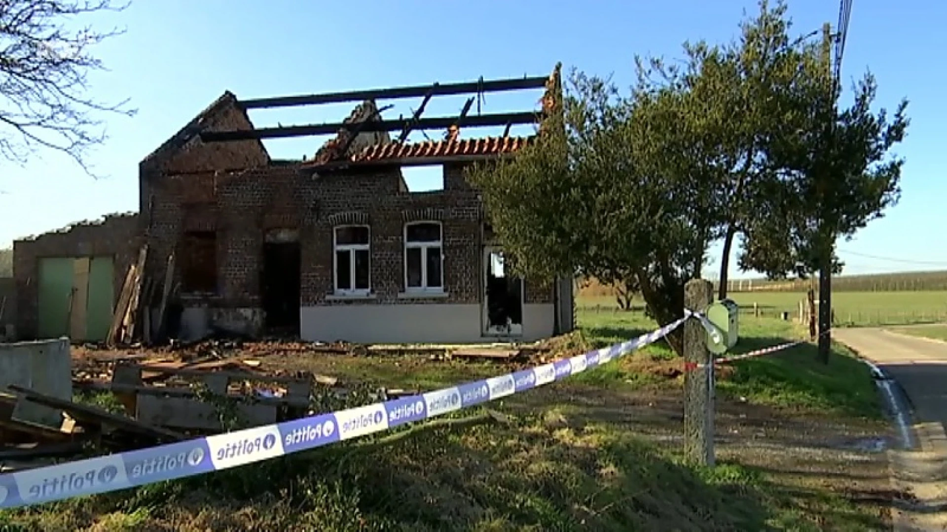 Hond en vogel komen om bij brand, bewoner (70) geraakt op tijd buiten