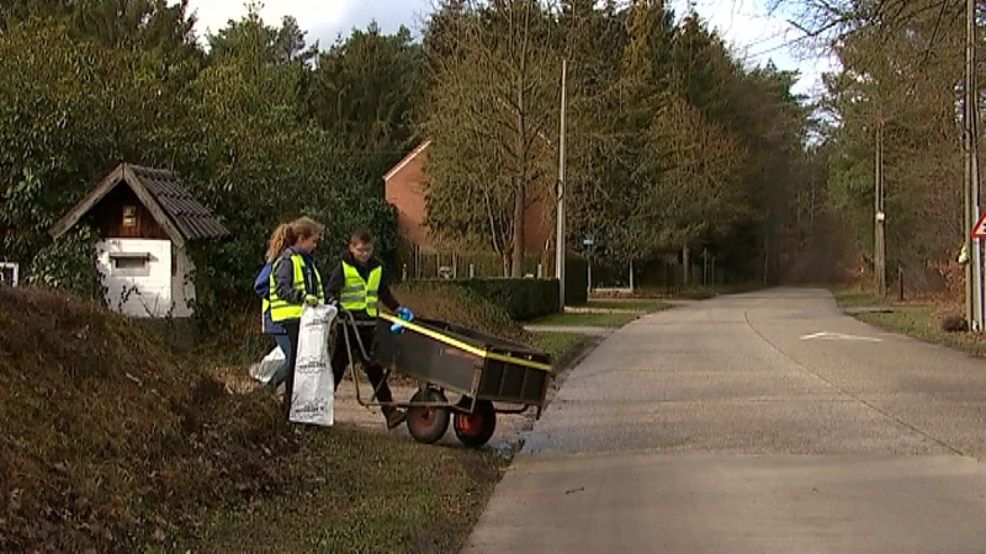 Van blikjes tot rot zwerfvuil: mooimaker Jef (11) uit Langdorp ruimt buurt eigenhandig op