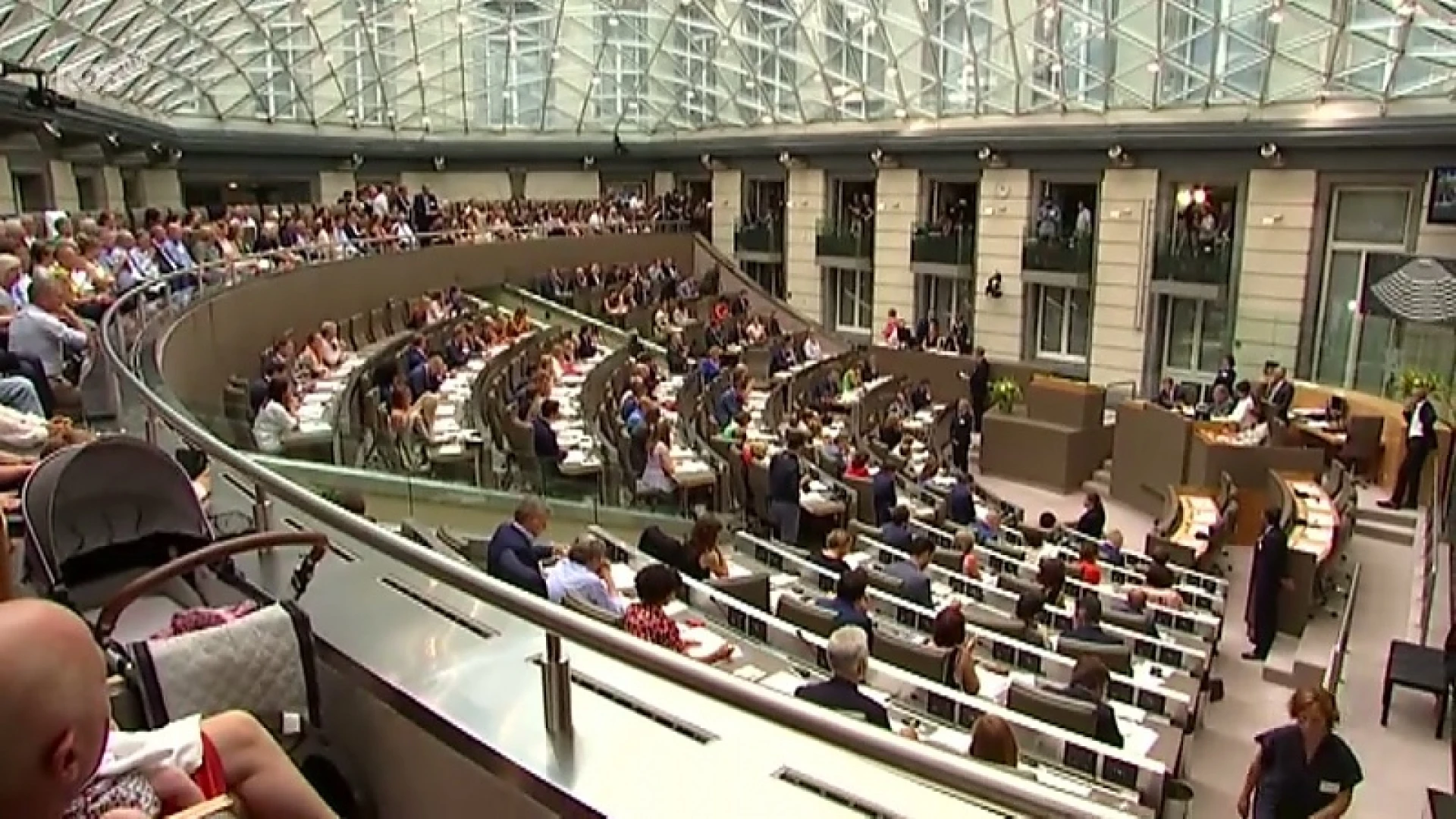 124 parlementsleden leggen de eed af in het Vlaams Parlement