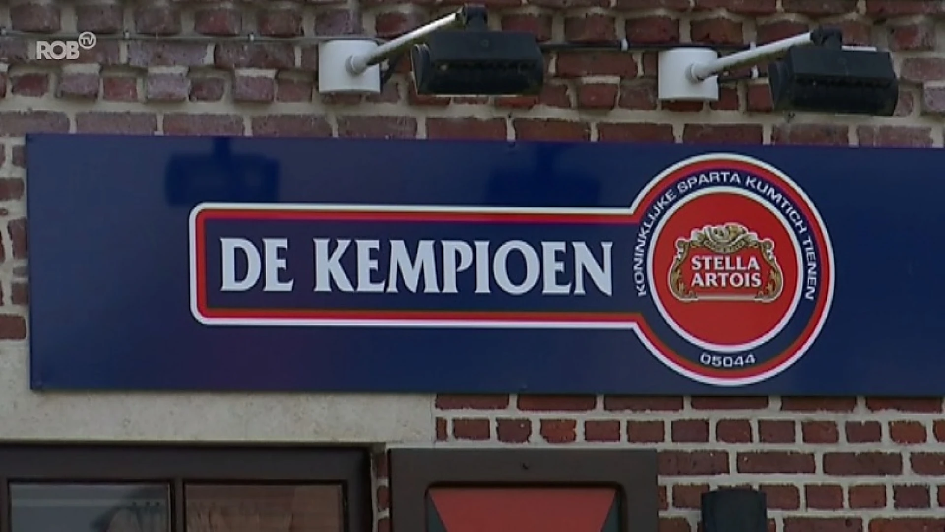 Burgemeester Partyka laat dorpscafé in Kumtich sluiten