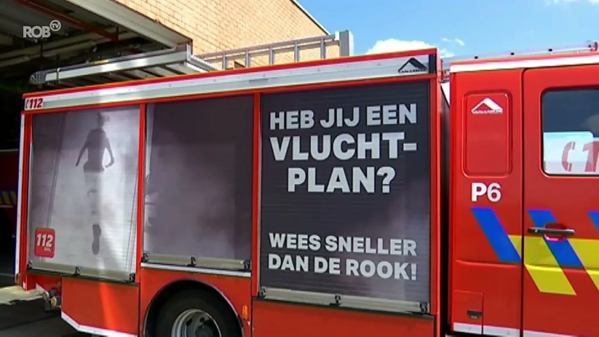 Nieuwe stickers op brandweerwagens moeten woningbranden voorkomen