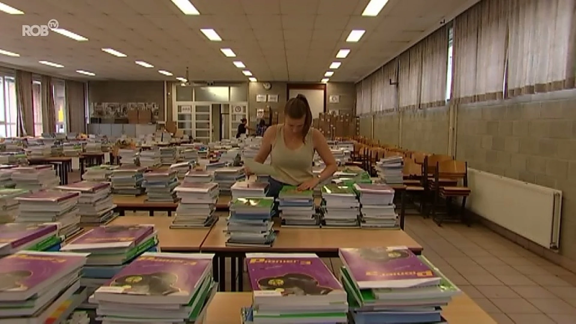Stapel schoolboeken kost tot 300 euro per leerling, KSD Diest probeert invulboeken te beperken