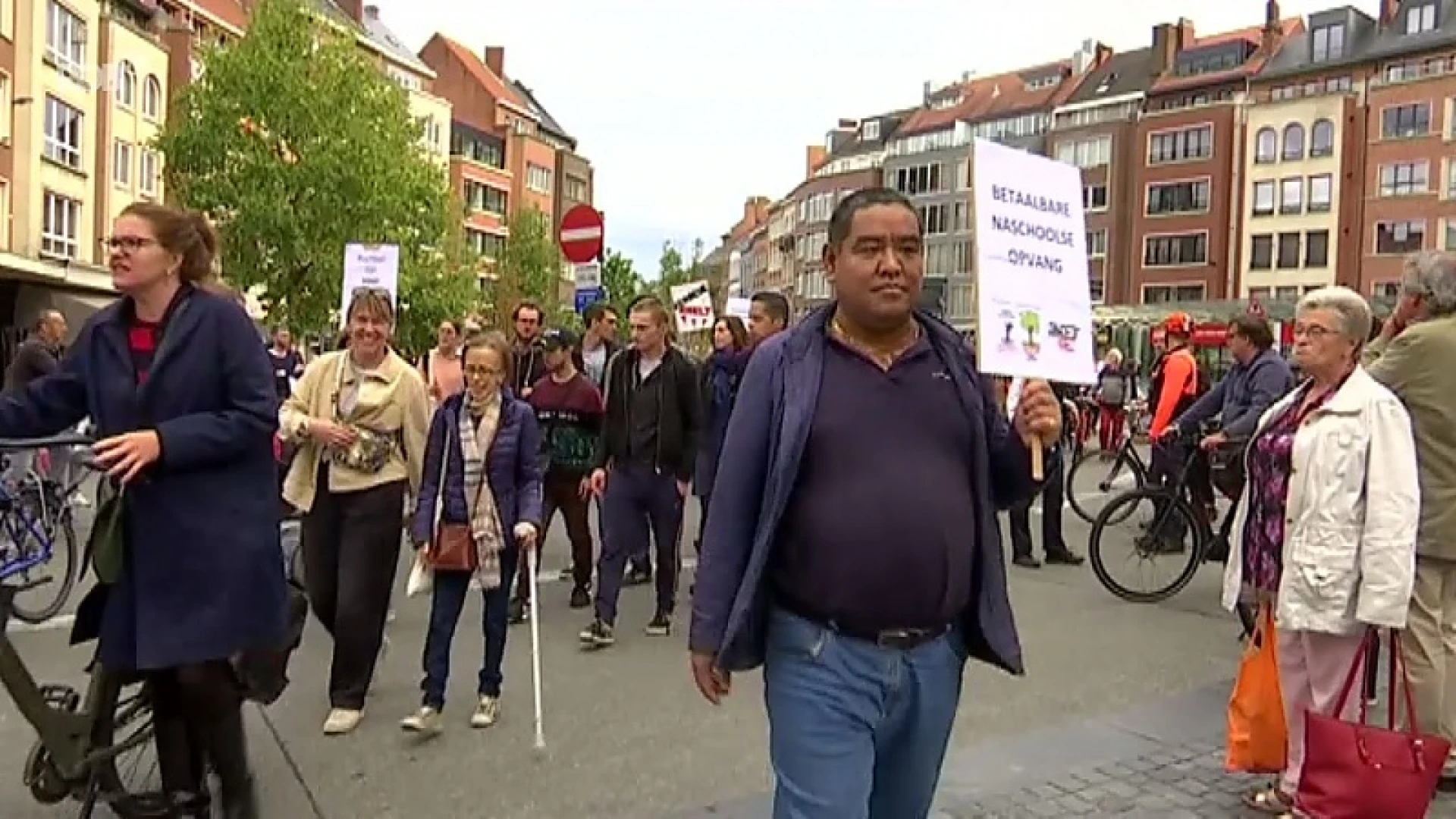 400 mensen manifesteren in Leuven tijdens de Grote optocht tegen Armoede