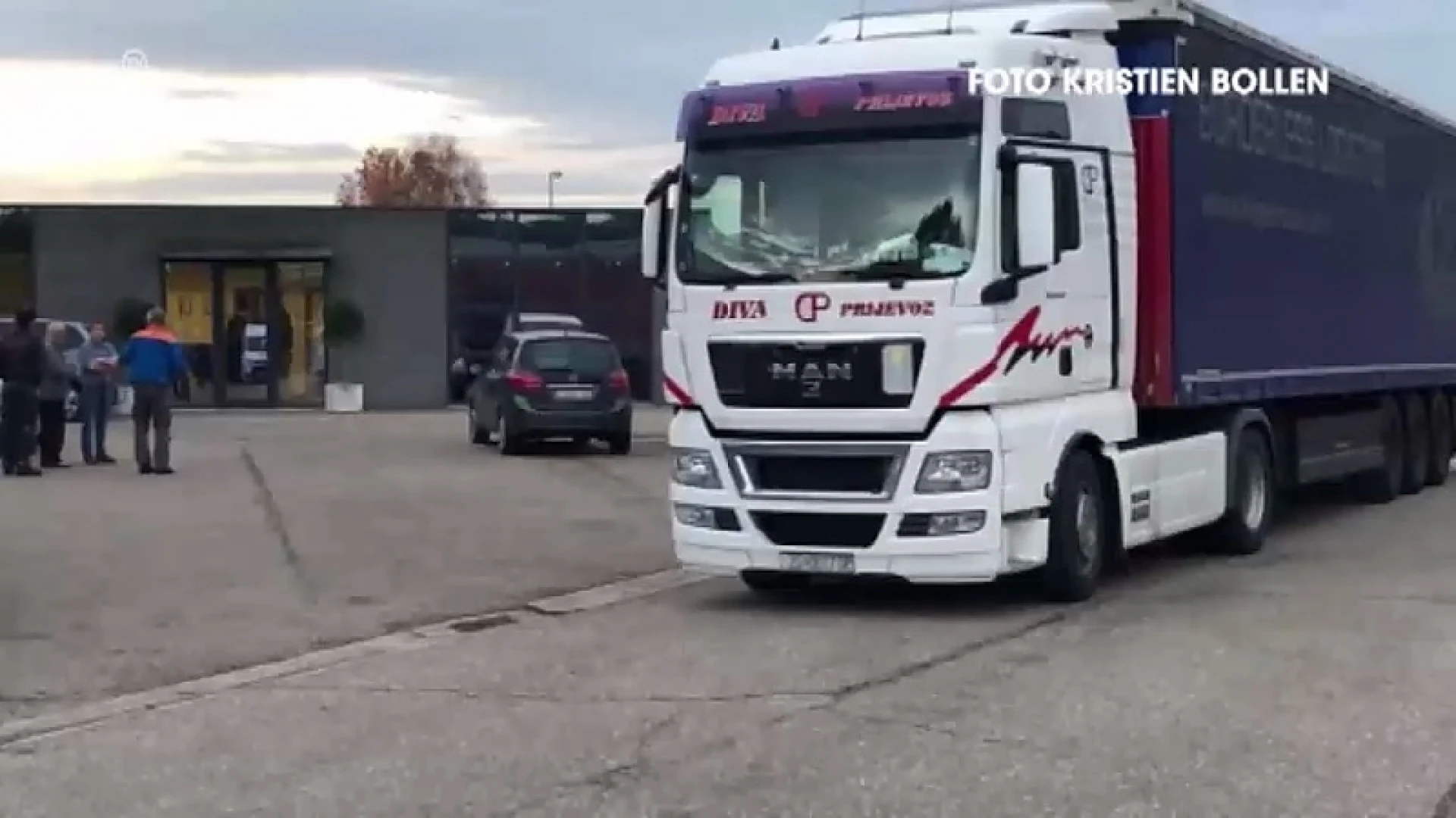 10 mensen vluchten uit vrachtwagen op bedrijventerrein in Hoegaarden, politie is nog altijd op zoek naar hen