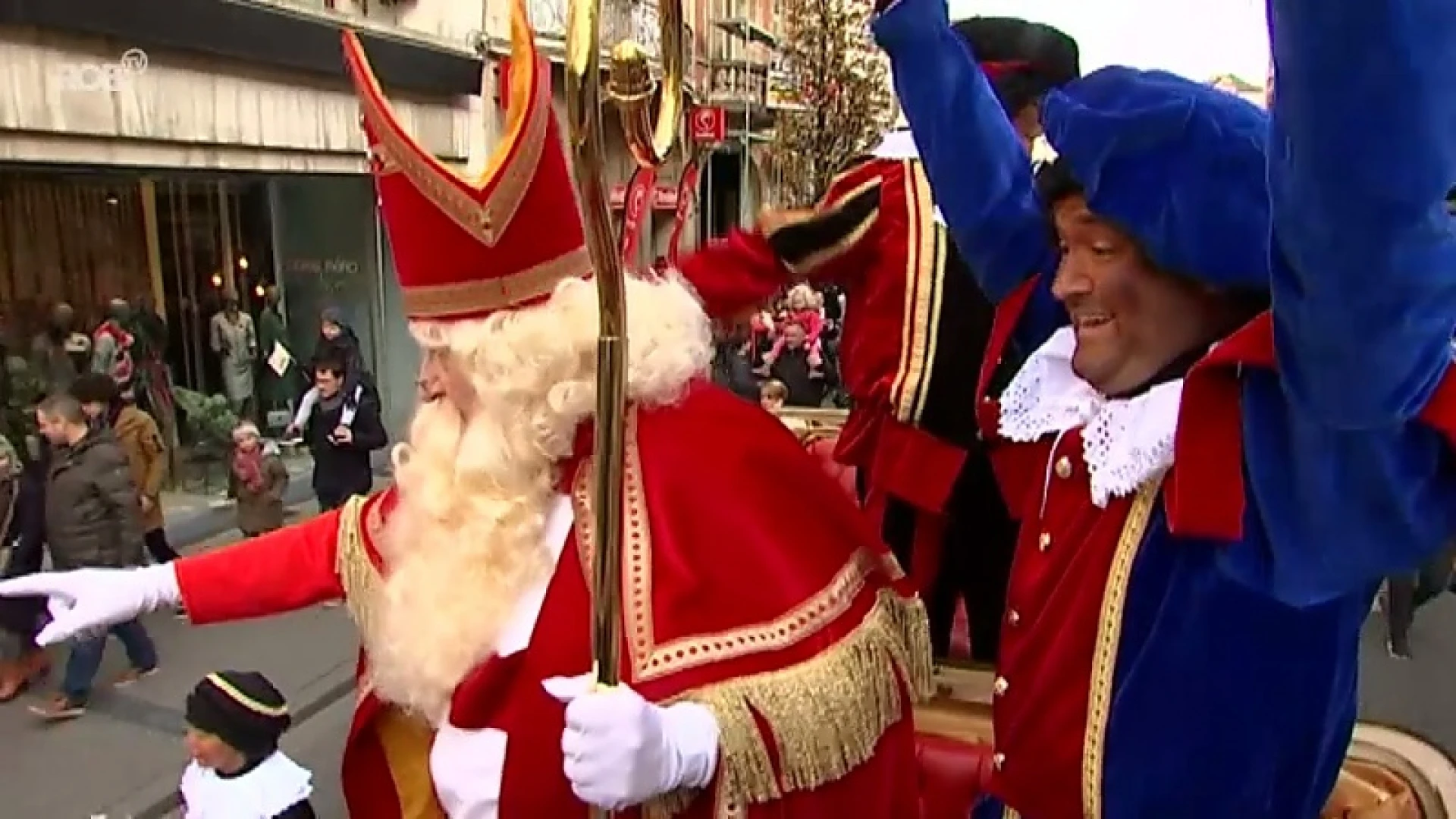 Honderden ouders en kinderen verwelkomen Sinterklaas in Leuven