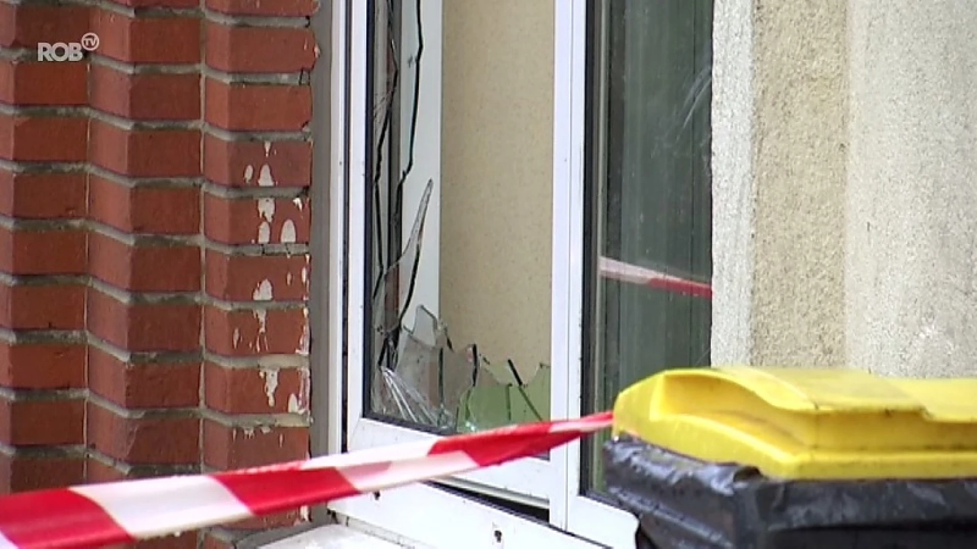 Inbrekers slaan raam stuk, breken deuren open en spuiten twee brandbrussers leeg in Sint-Gertrudisschool