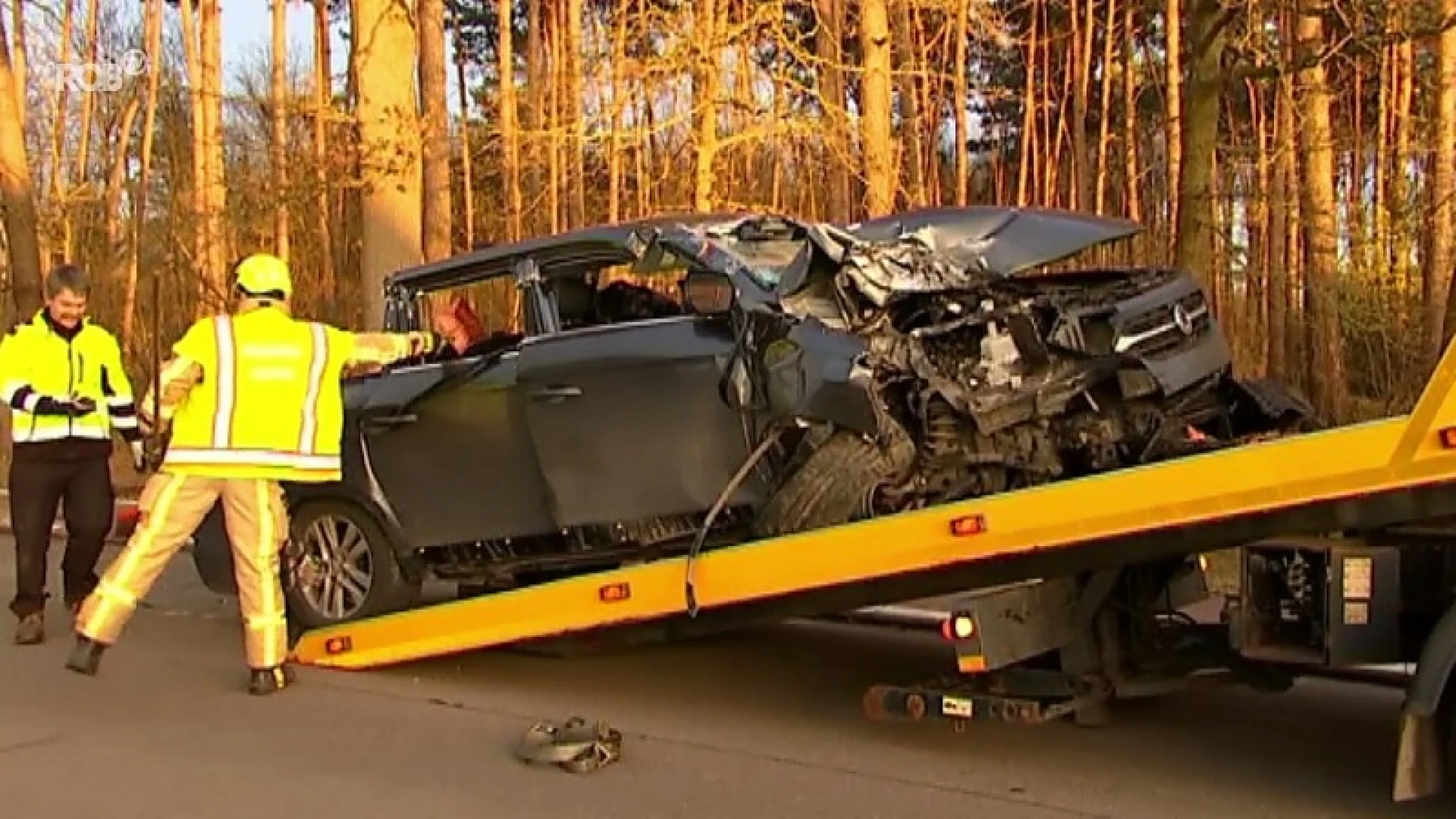 Terreinwagen rijdt tegen boom in Langdorp