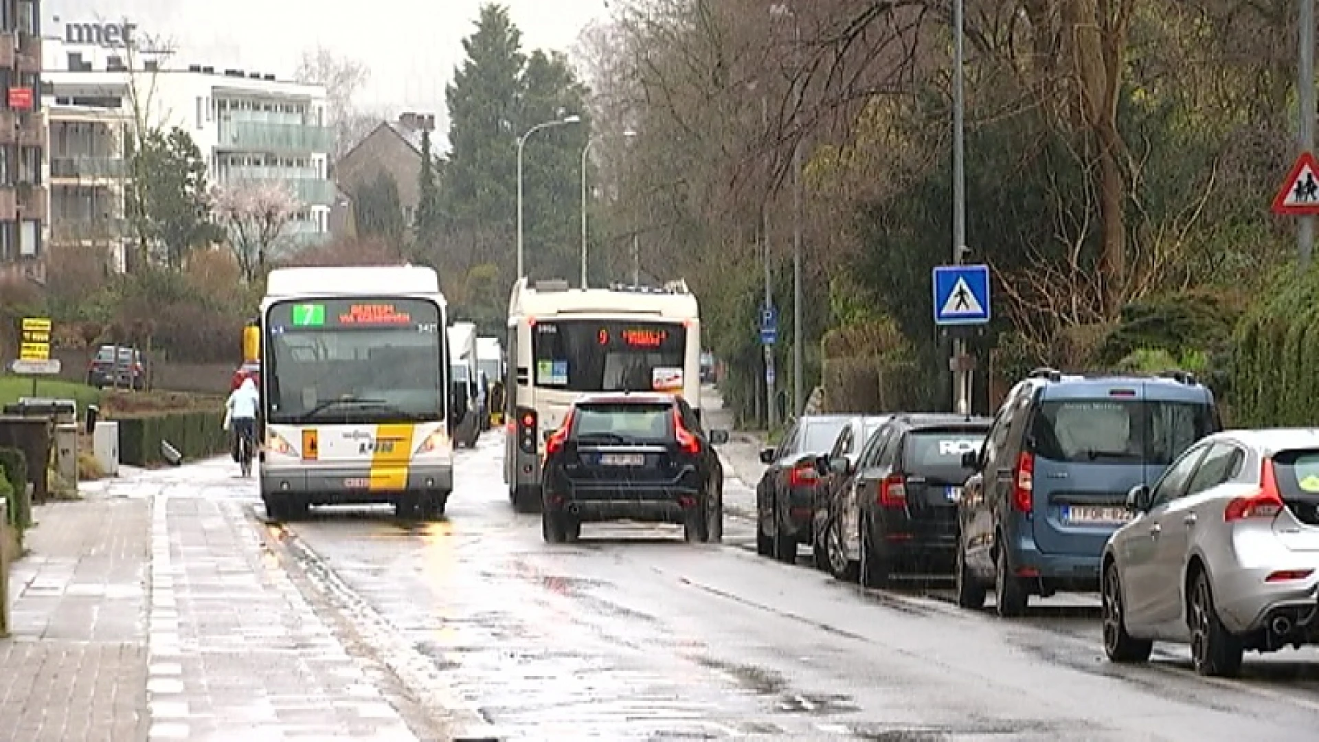 Bewoners Celestijnenlaan willen niet dat er 28 bussen per uur door hun straat rijden