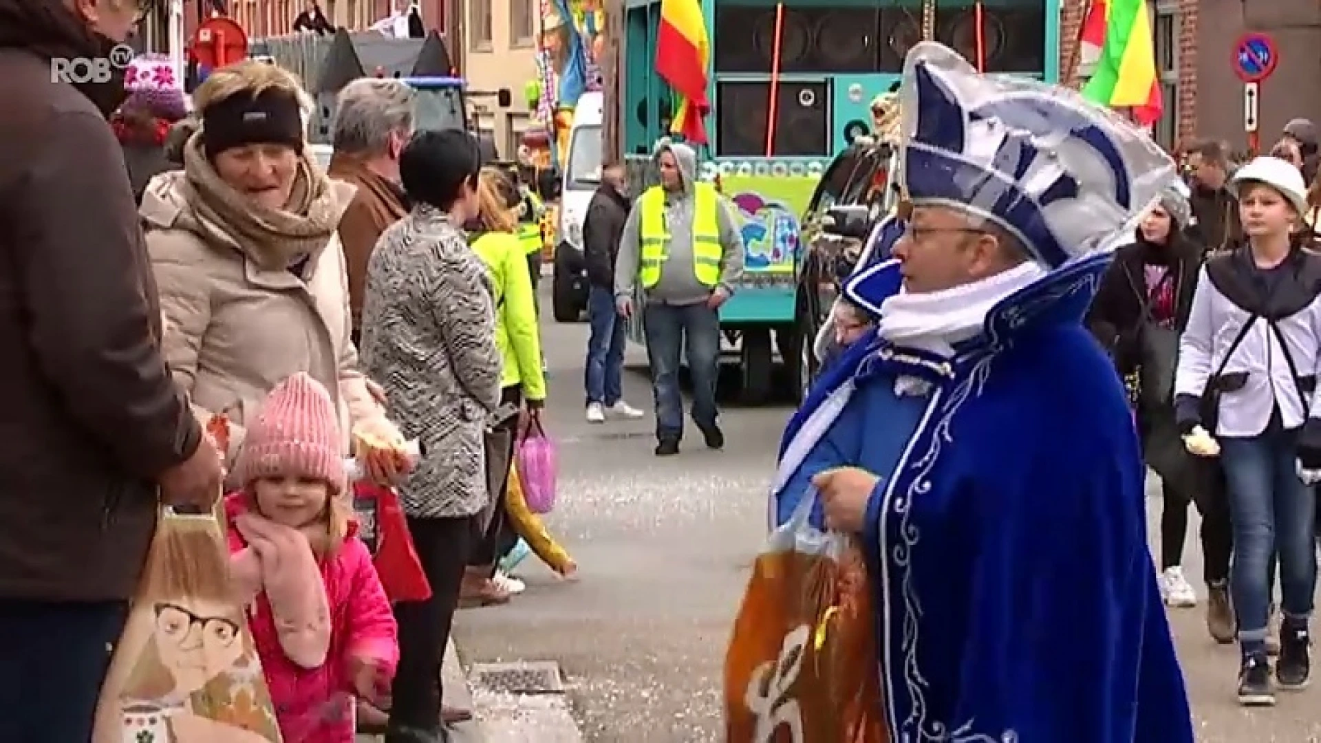 50 praalwagens lokken heel wat enthousiaste carnavalgangers naar Schoonderbuken