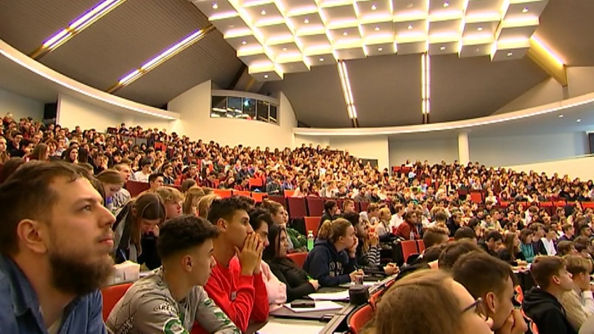 Geschrapte hoorcolleges, thuiswerken en afgelaste evenementen: ook KU Leuven neemt maatregelen door coronavirus