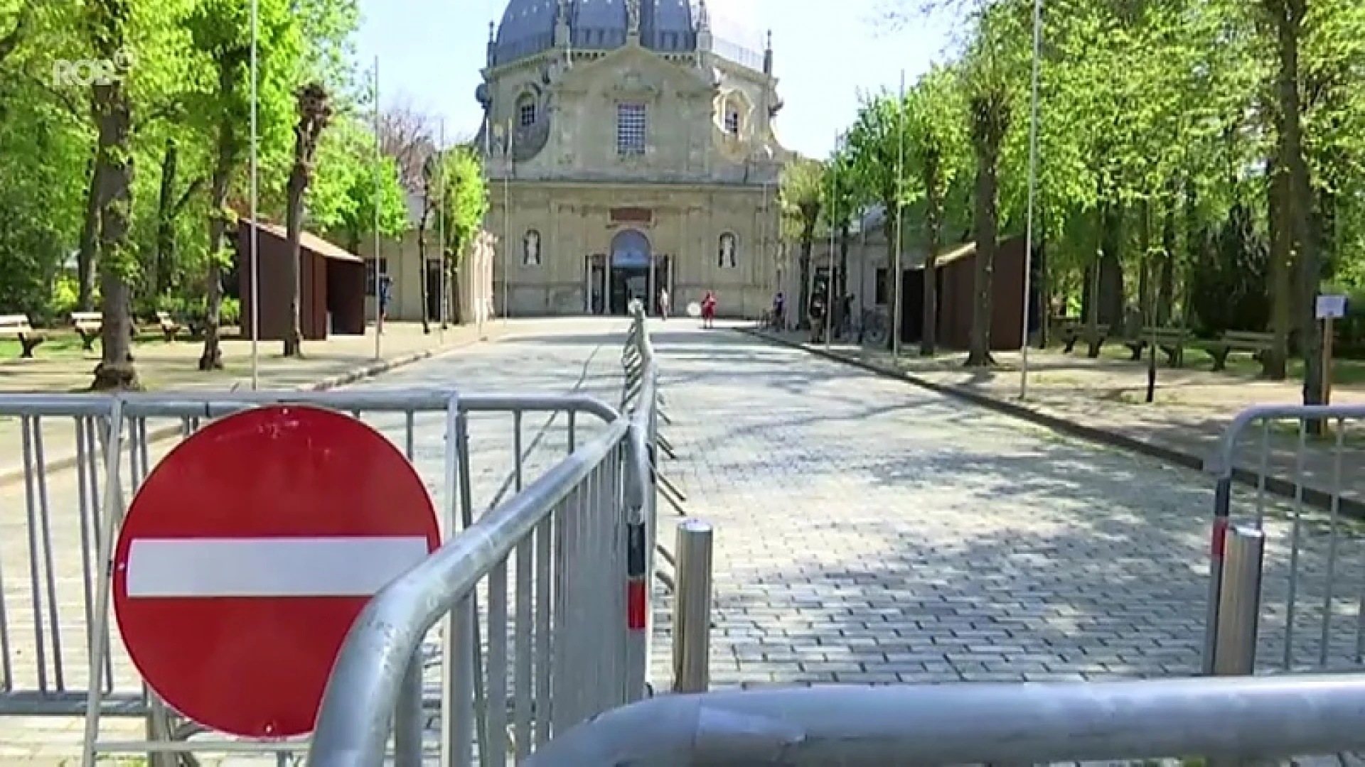 Afgesloten ingangen, dranghekken en duidelijke richtlijnen moeten volkstoeloop aan basiliek controleren