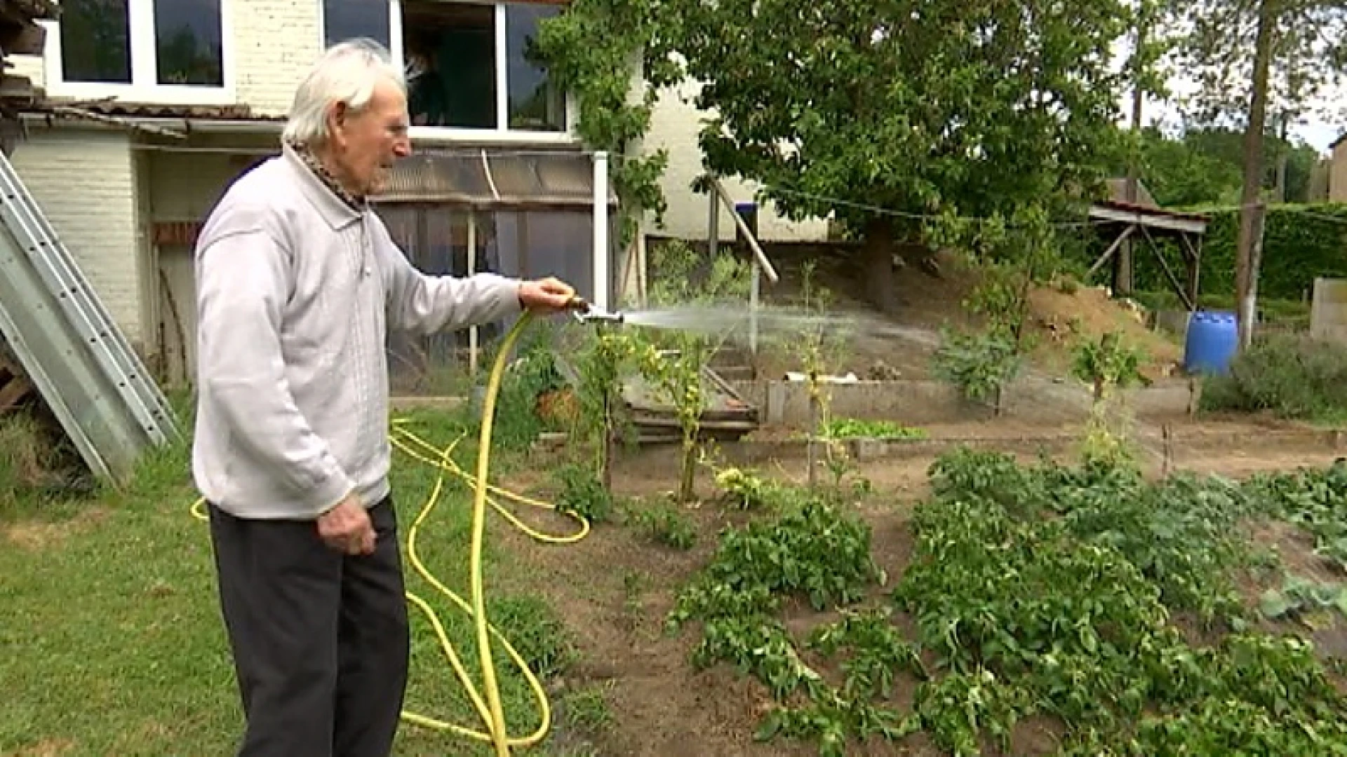 Straffe Fons (102) uit Schaffen plant zelf aardappelen: "Je moet doen wat je graag doet hé"