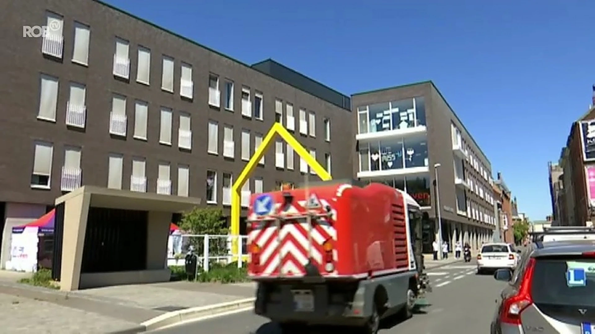 Stadsreiniging van Leuven trekt al toeterend langs woonzorgcentra om personeel en bewoners te steunen