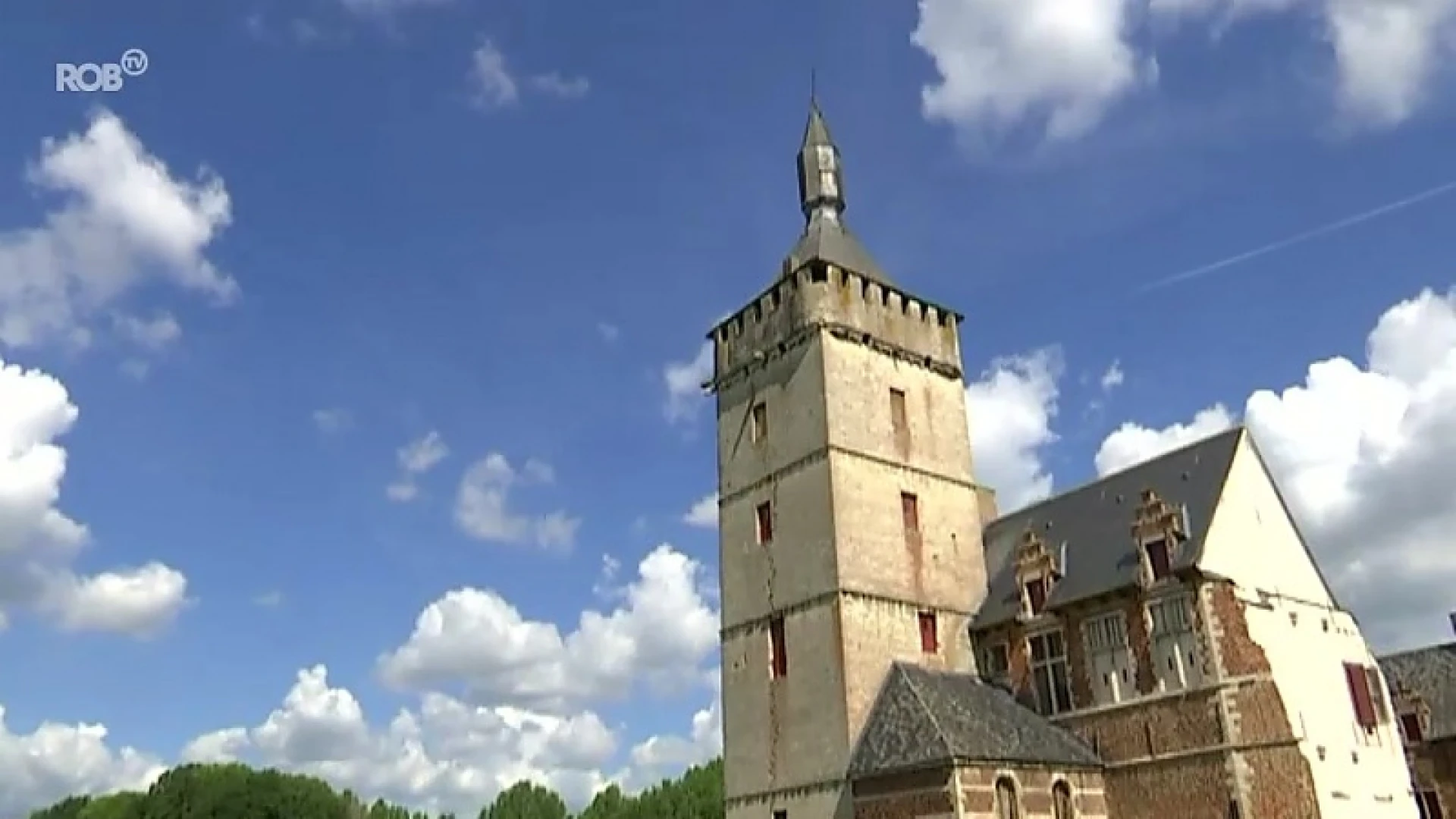 Restauratie kasteel van Horst van start: iconische torenspits wordt toeristische trekpleister in de vijver