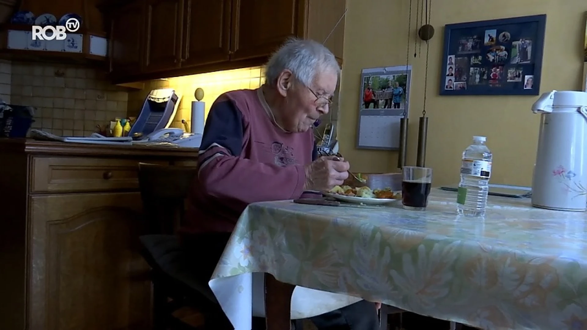 Senioren krijgen gratis flesje water bij maaltijd Traiteur Claessens André