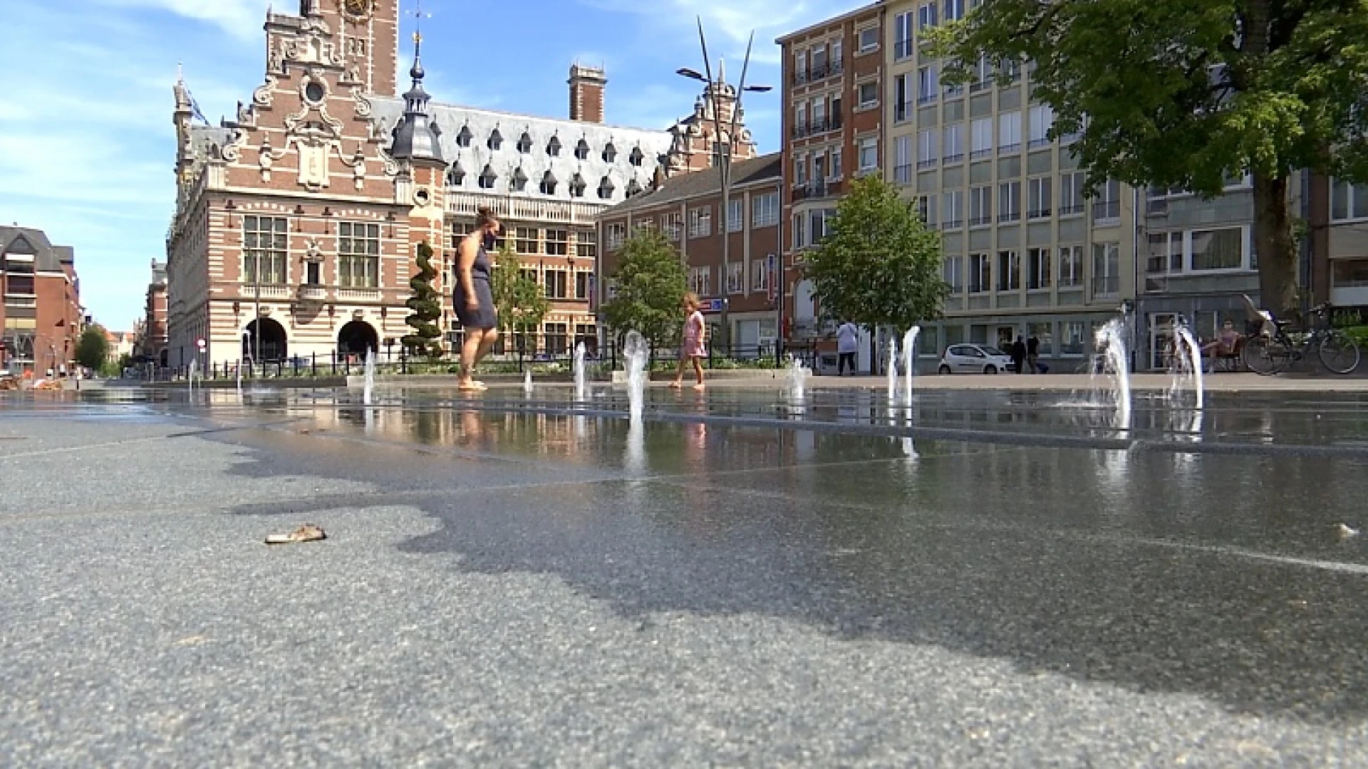 Wat doet Leuven in deze hitte? Fonteintjes, terrasjes, en "twee keer per dag een verfrissend bad"