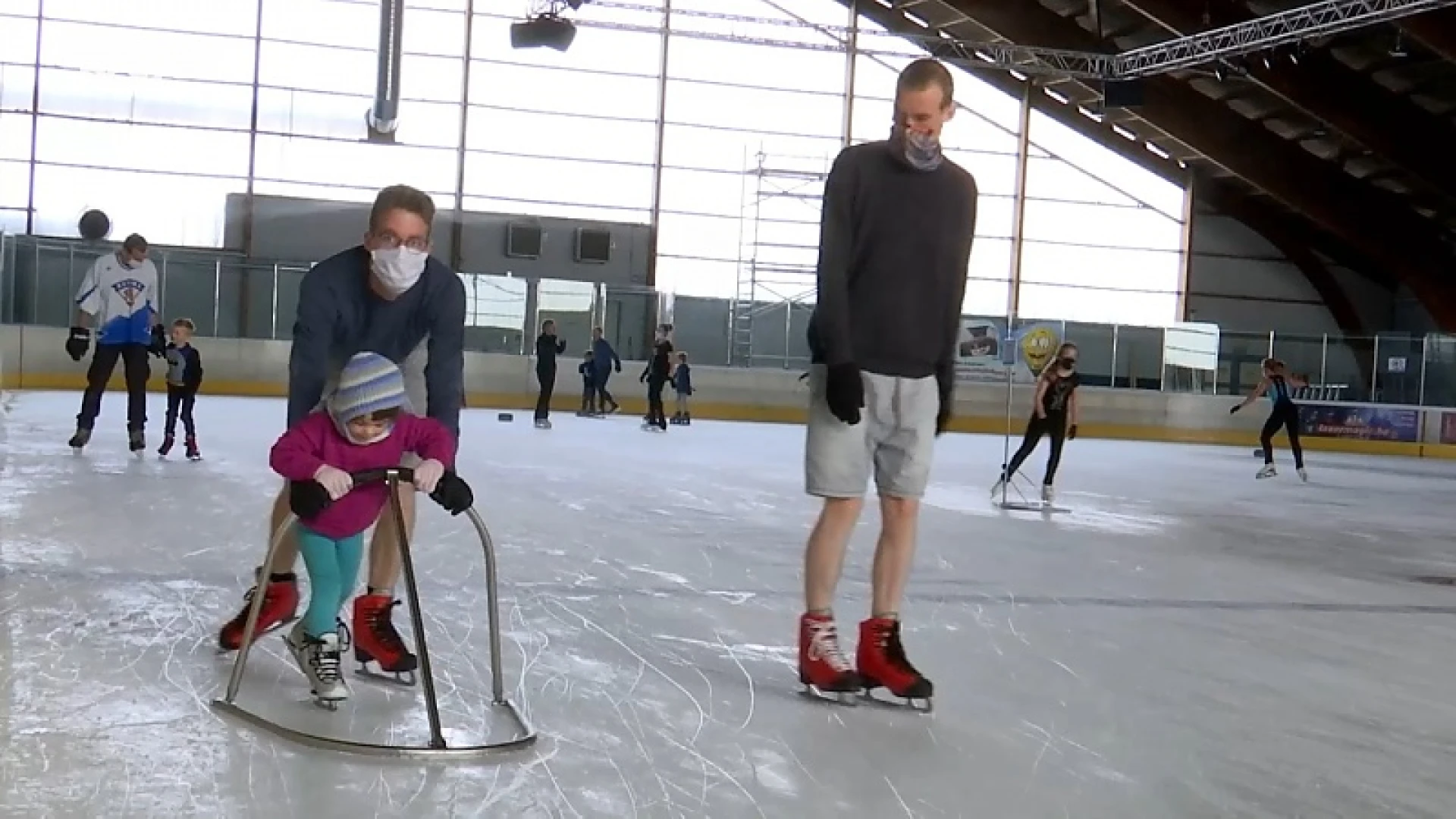 Regiogenoten zoeken verkoelen op schaatsbaan: "Lange broek en dikke sokken aangedaan"