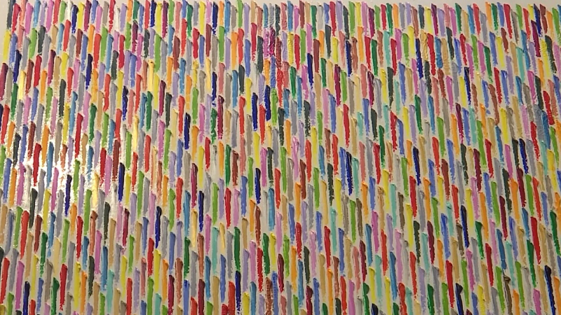 Duizend streepjes op een groot doek, kunstenaar Bart Persoons zoekt rust in de chaos