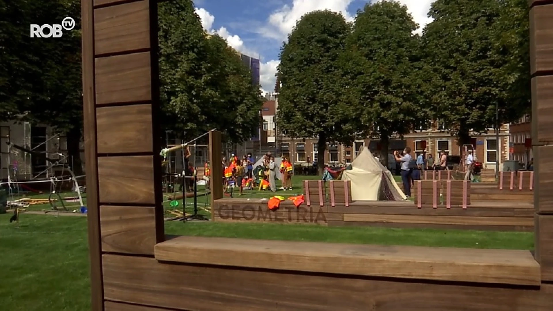 Het Hogeschoolplein in Leuven heeft een nieuwe look: 'Minder stenen, meer groen.'