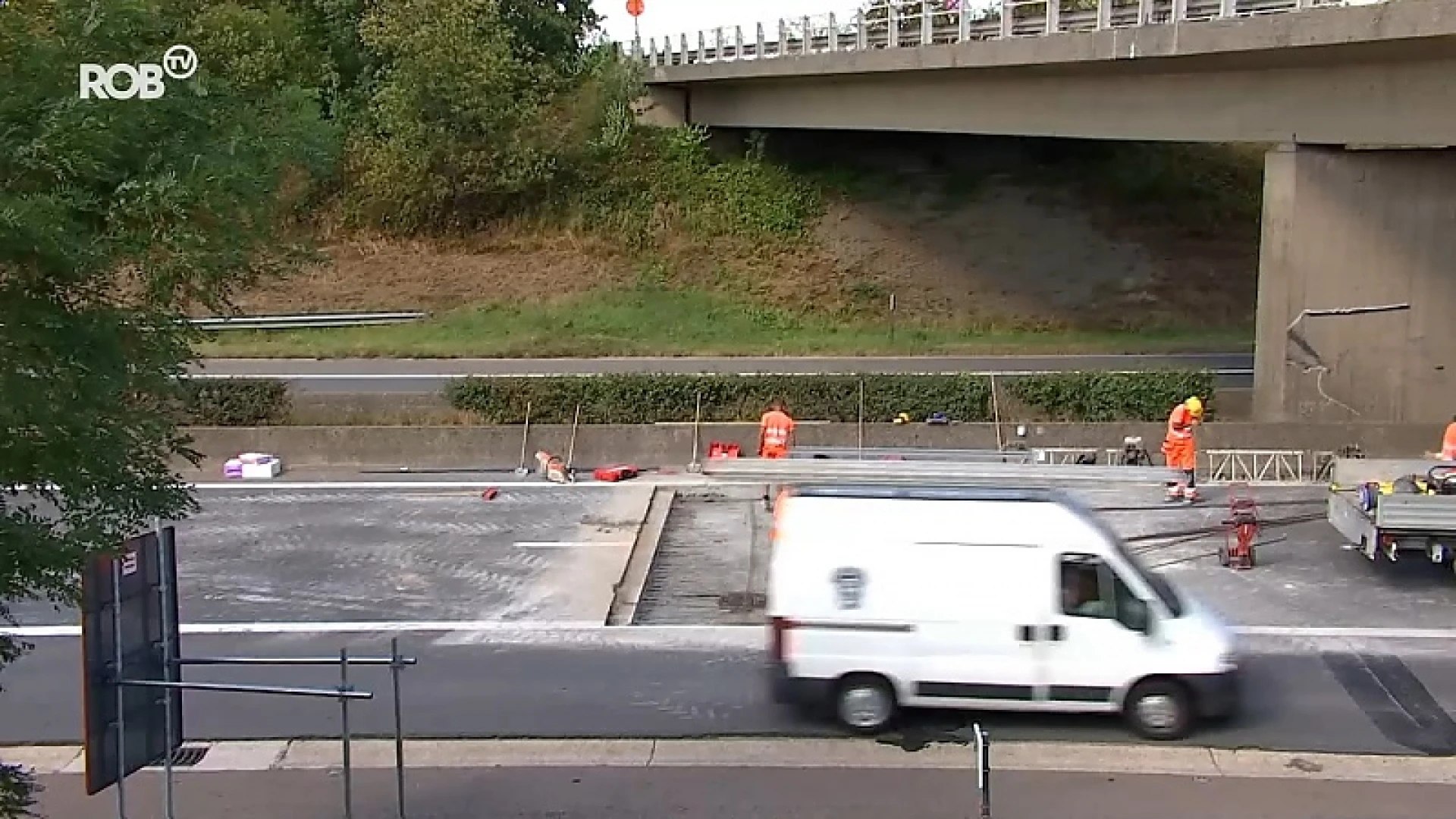 Verkeershinder bij herstellingswerken aan het beschadigde wegdek op de E134 (Aarschot)