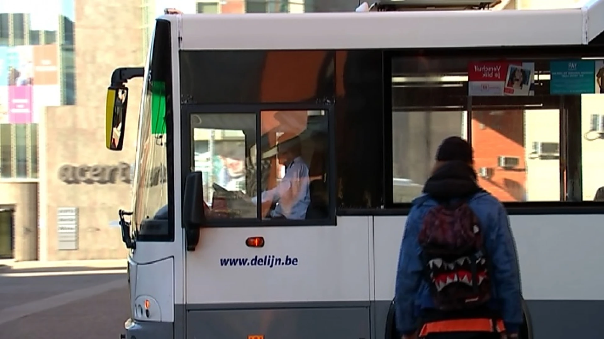 De Lijn zet geen extra bussen in bij start schooljaar