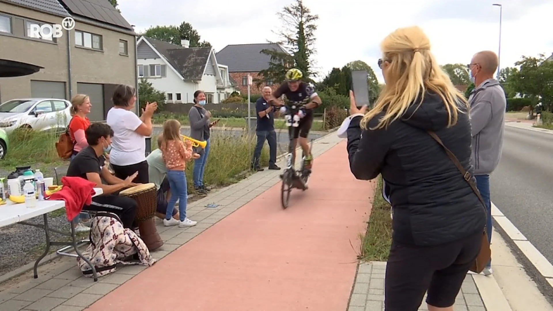 Geert De Mulder behaalt uniek wereldrecord op elliptische fiets in Haacht