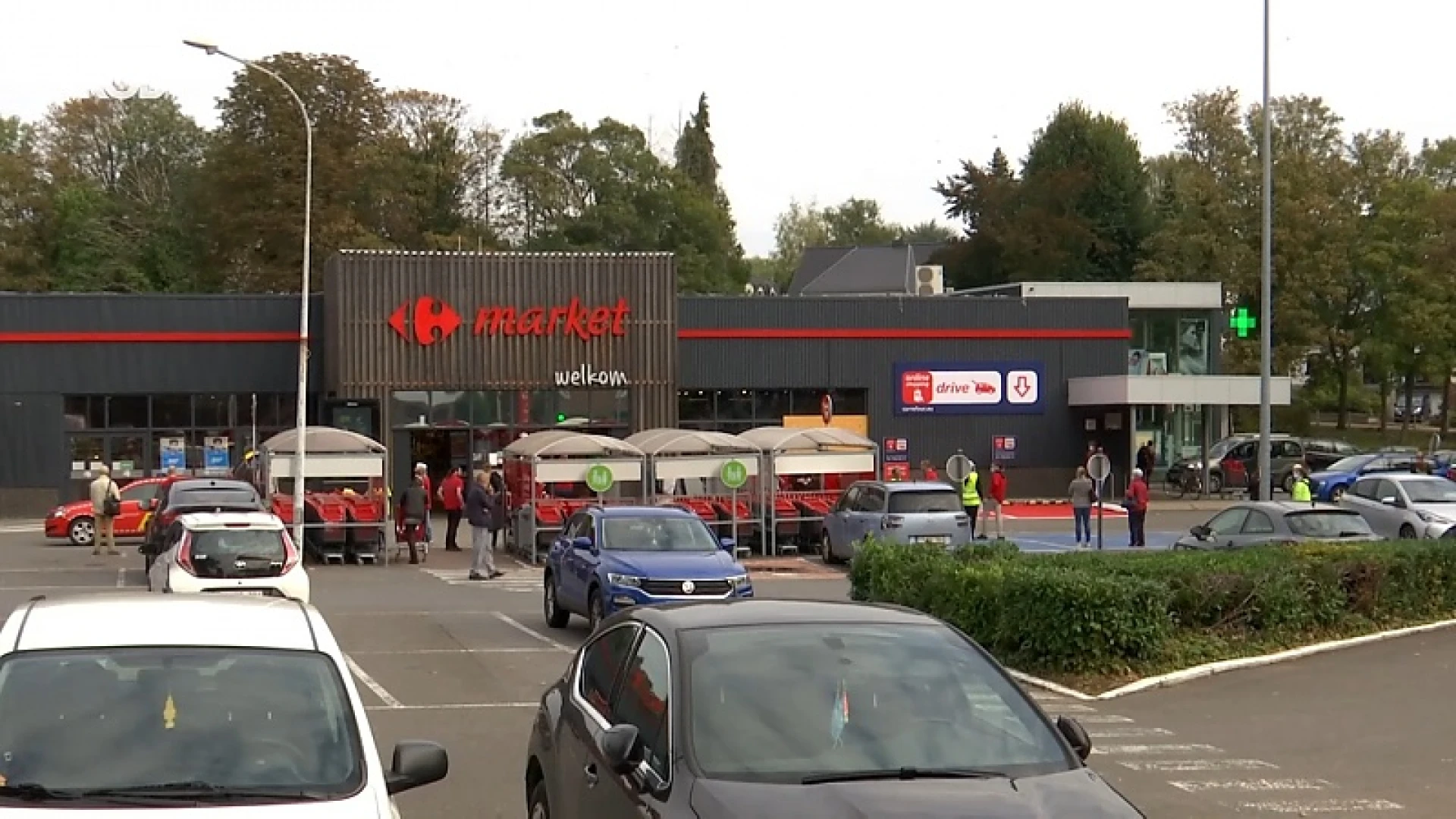Carrefour op Leuvensesteenweg in Tervuren geëvacueerd, maar vals alarm