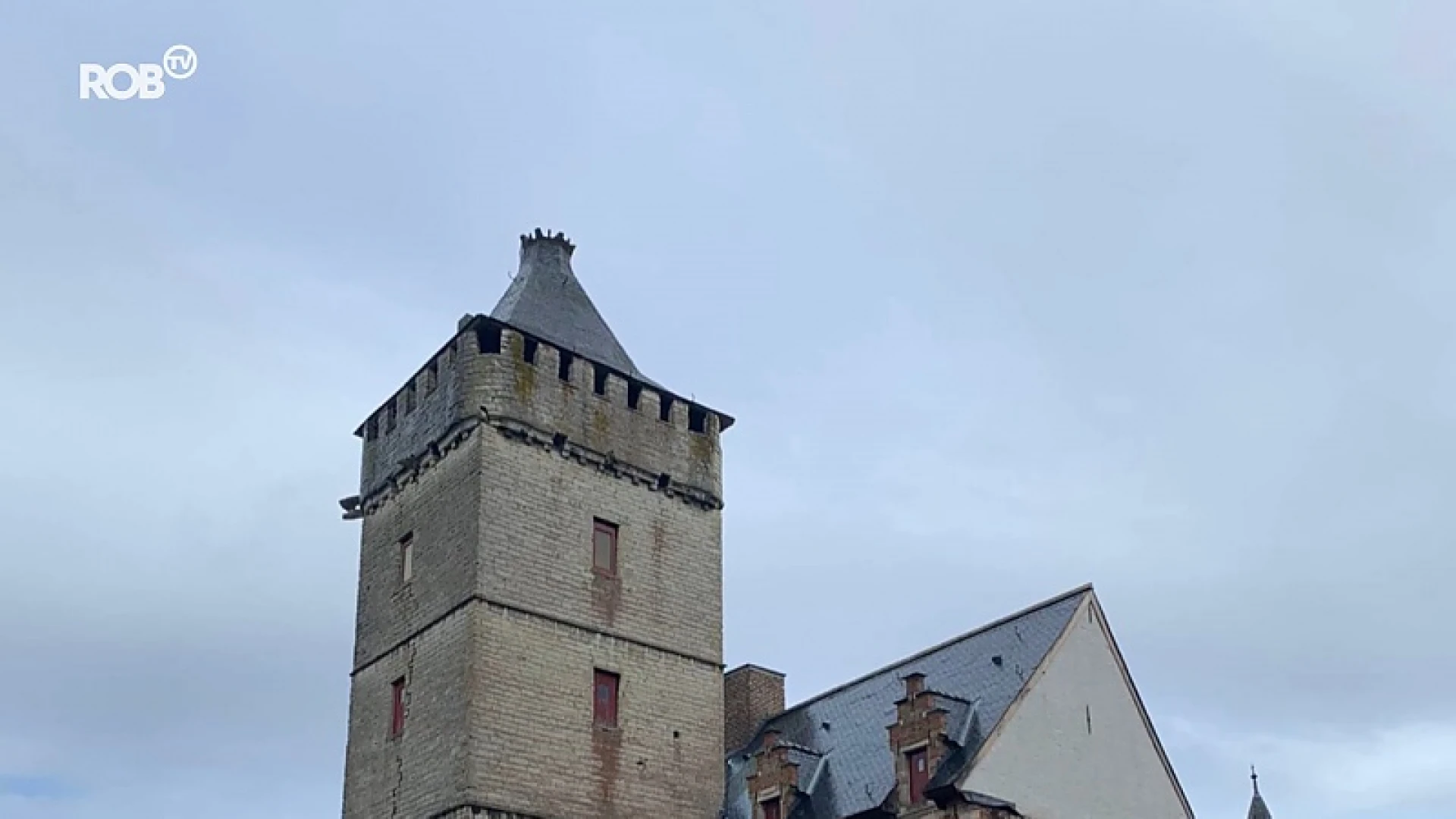 Het eeuwenoude Kasteel van Horst in Holsbeek is zijn torenspits kwijt