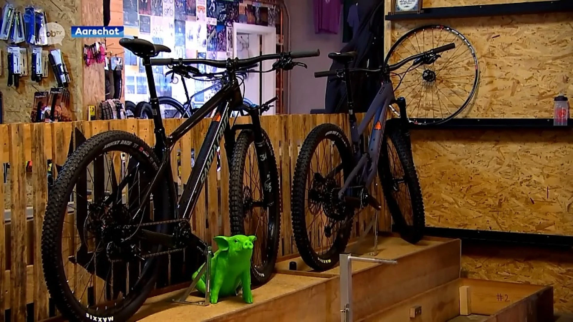 Dieven stelen voor tienduizenden euro's fietsen bij Swooth in Aarschot