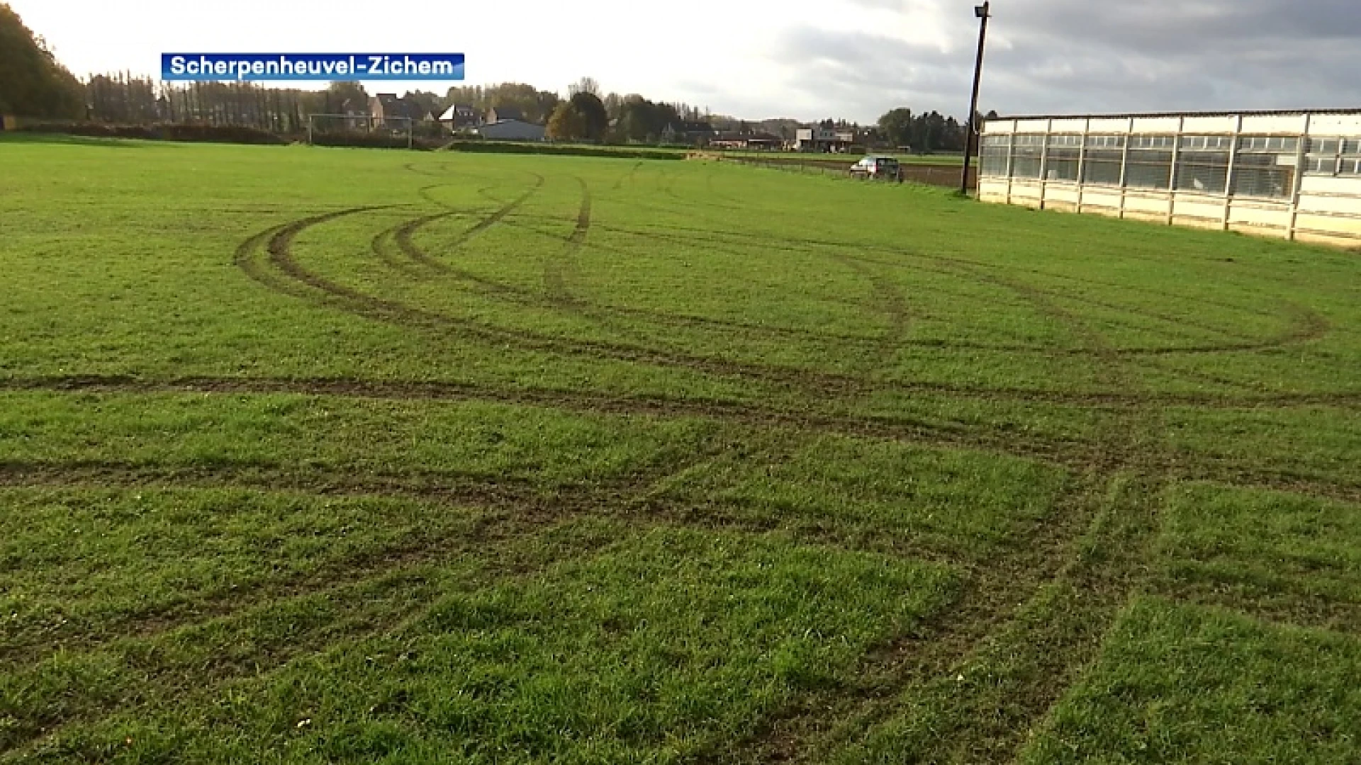 Voetbalplein F.C. De Lachers vernield "Gelukkig mogen we nu niet spelen, de scheidsrechter zou het plein afkeuren"