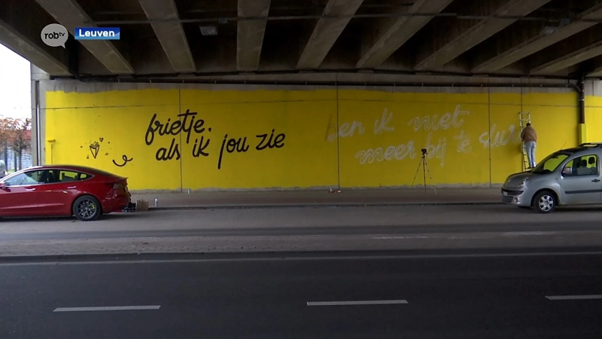 Knalgele muurschildering in Leuven om Belgische frietjes in de kijker te zetten