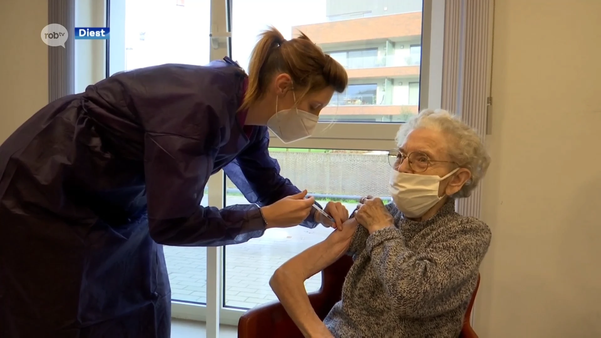 101-jarigen krijgen vaccin in Diest: "Ik ben blij, het is een zekerheid"
