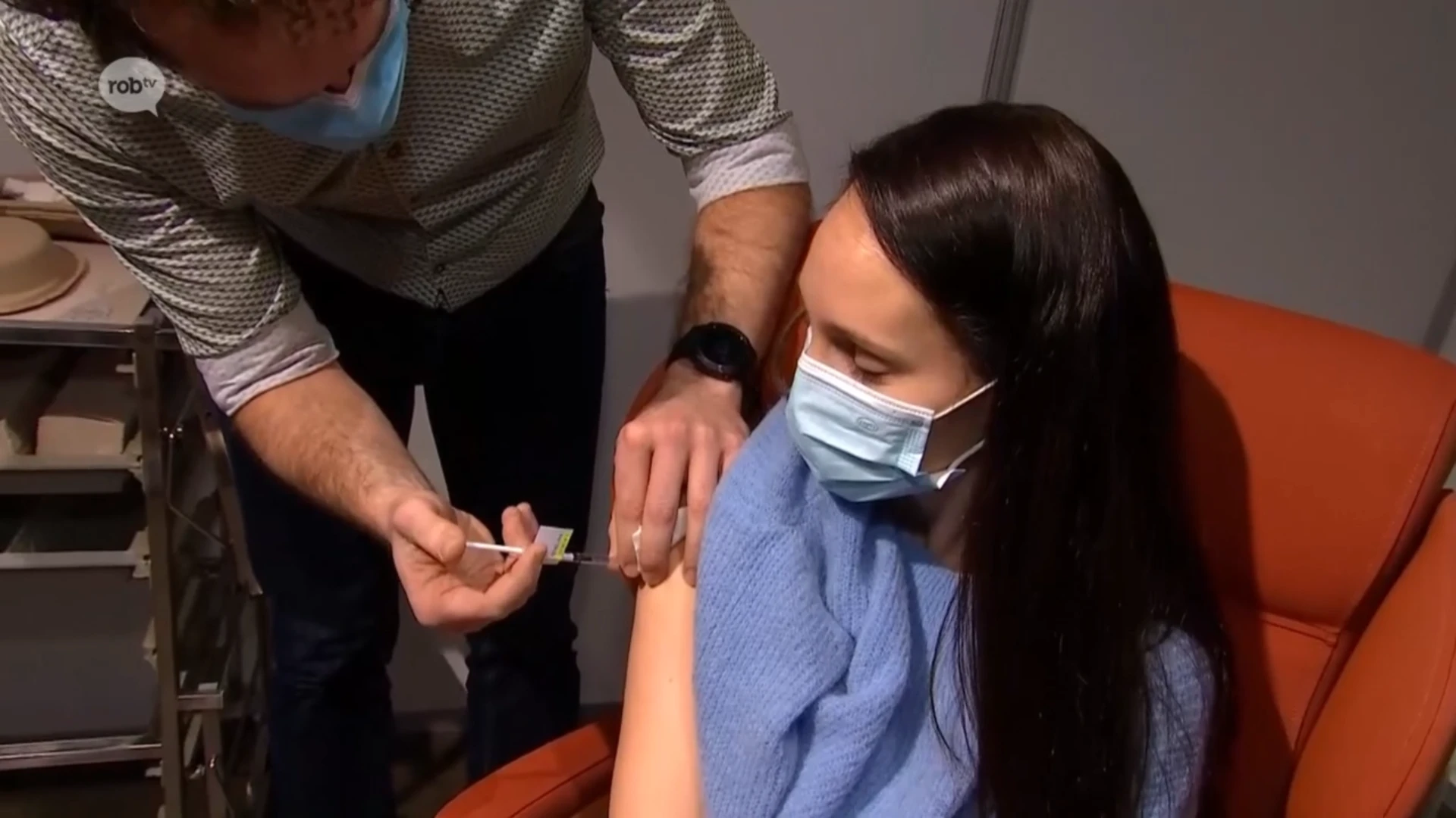 HERBEKIJK: eerste vaccinatie in de Leuvense Brabanthal