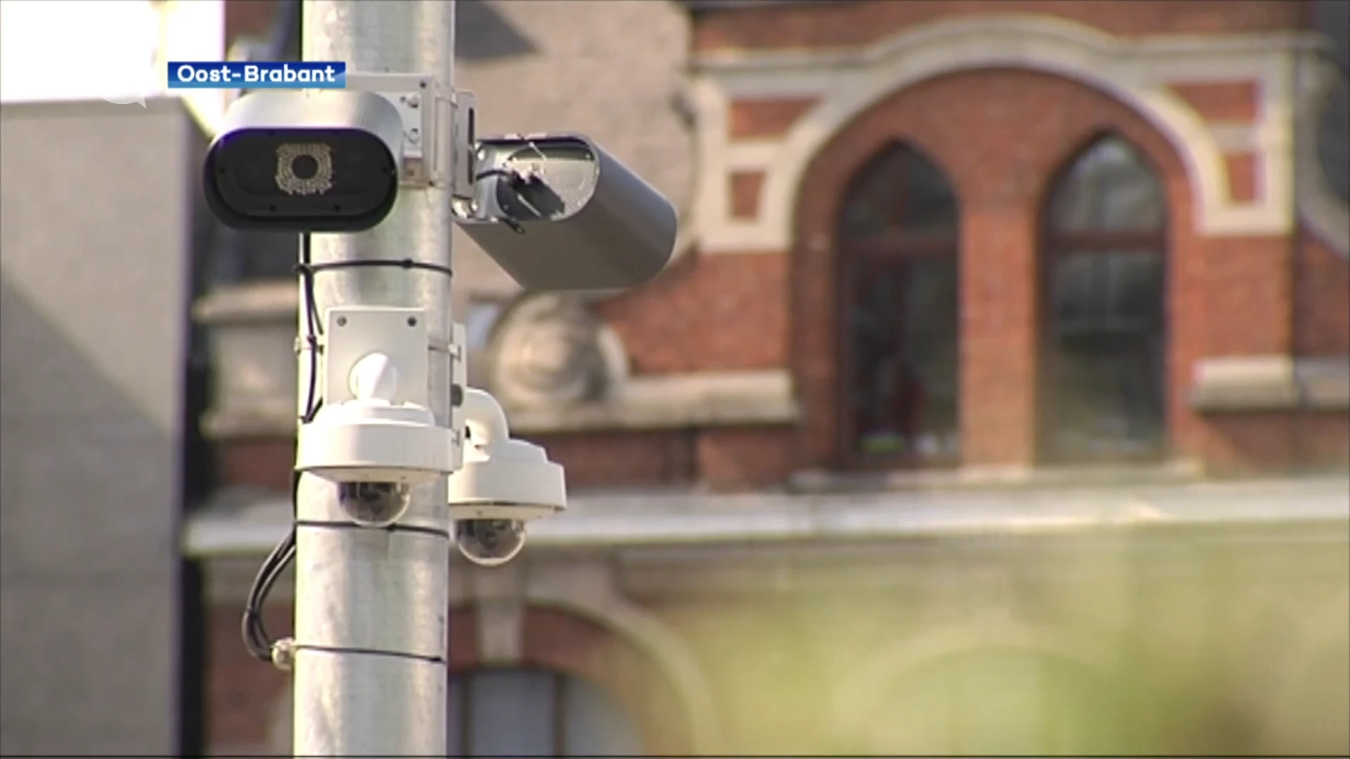 Gouverneur Jan Spooren wil slimme camera's inzetten om mensen te betrappen op gsm'en achter het stuur