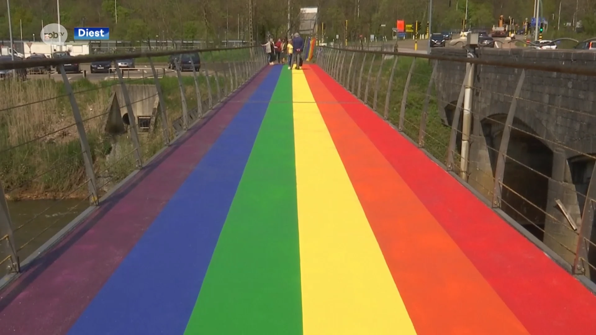 Diest stelt unieke regenboog voor op de brug aan het station