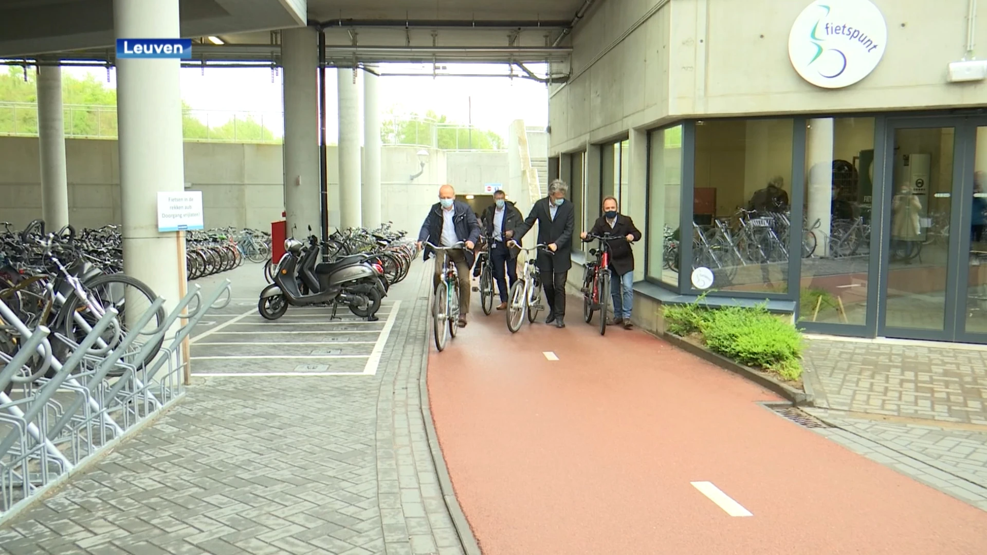 Nieuw Fietspunt van Velo opent op site van Gasthuisberg: "Erg belangrijk, want 1 op 5 werknemers komt met de fiets"