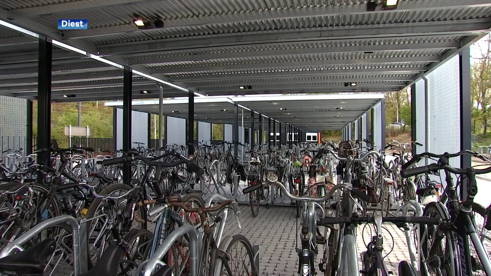 Overdekte fietsenstalling aan het station in Diest is klaar