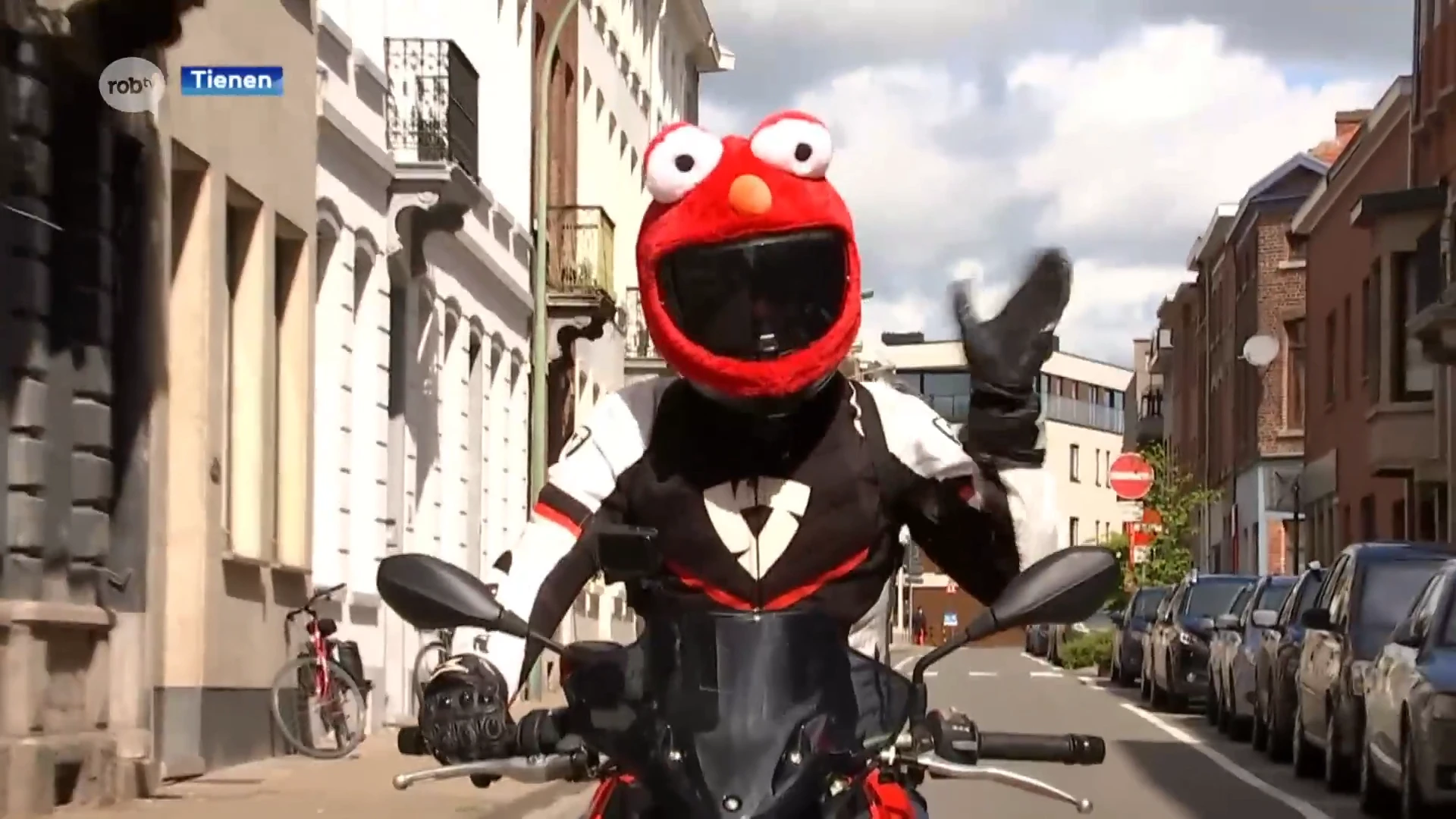 Mysterie: Elmo uit Sesamstraat rijdt op moto door Tienen