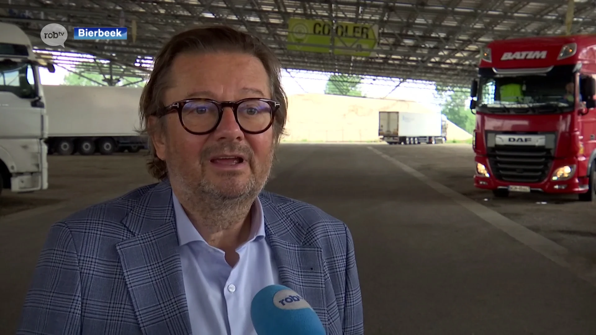 Bedrijf uit Bierbeek lanceert online parkeertool voor vrachtwagenchauffeurs, met investering van Marc Coucke