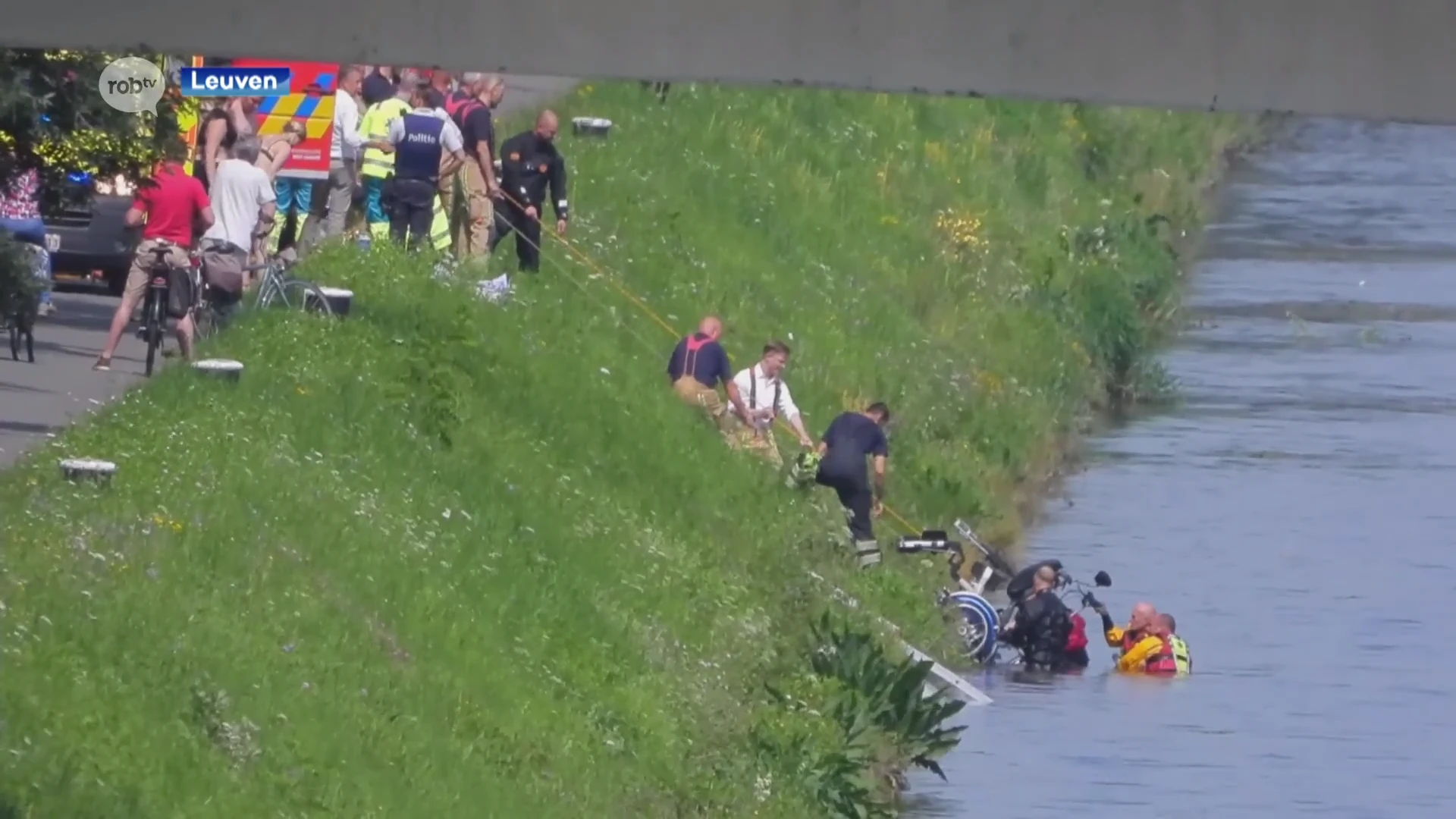 Wat een helden: Scouts Egenhoven redden bejaarde man in fietsrolstoel uit het water