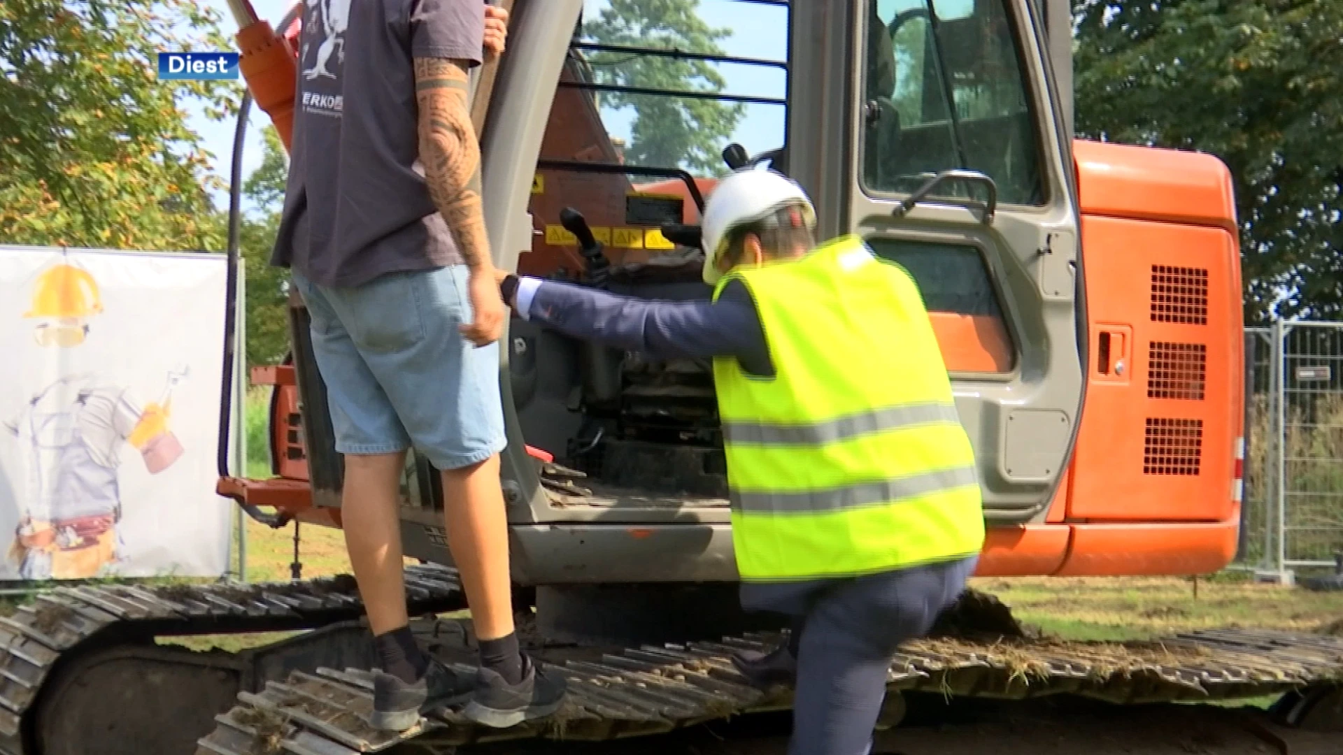 In Diest starten de bouwwerken aan het nieuwe ziekenhuis, minister Beke mocht de eerste schep grond uitgraven