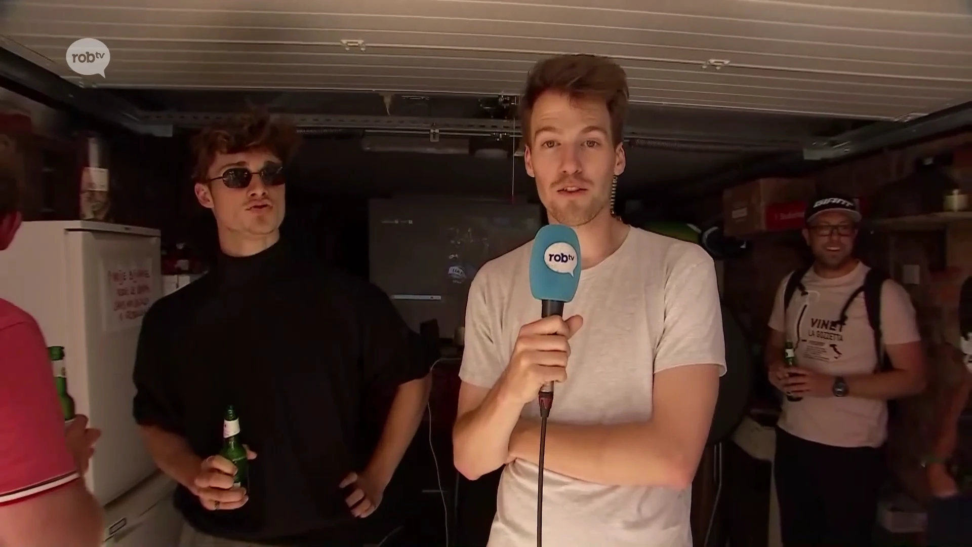 LIVE vanop de Keizersberg: met kameraden die koers volgen in een garage
