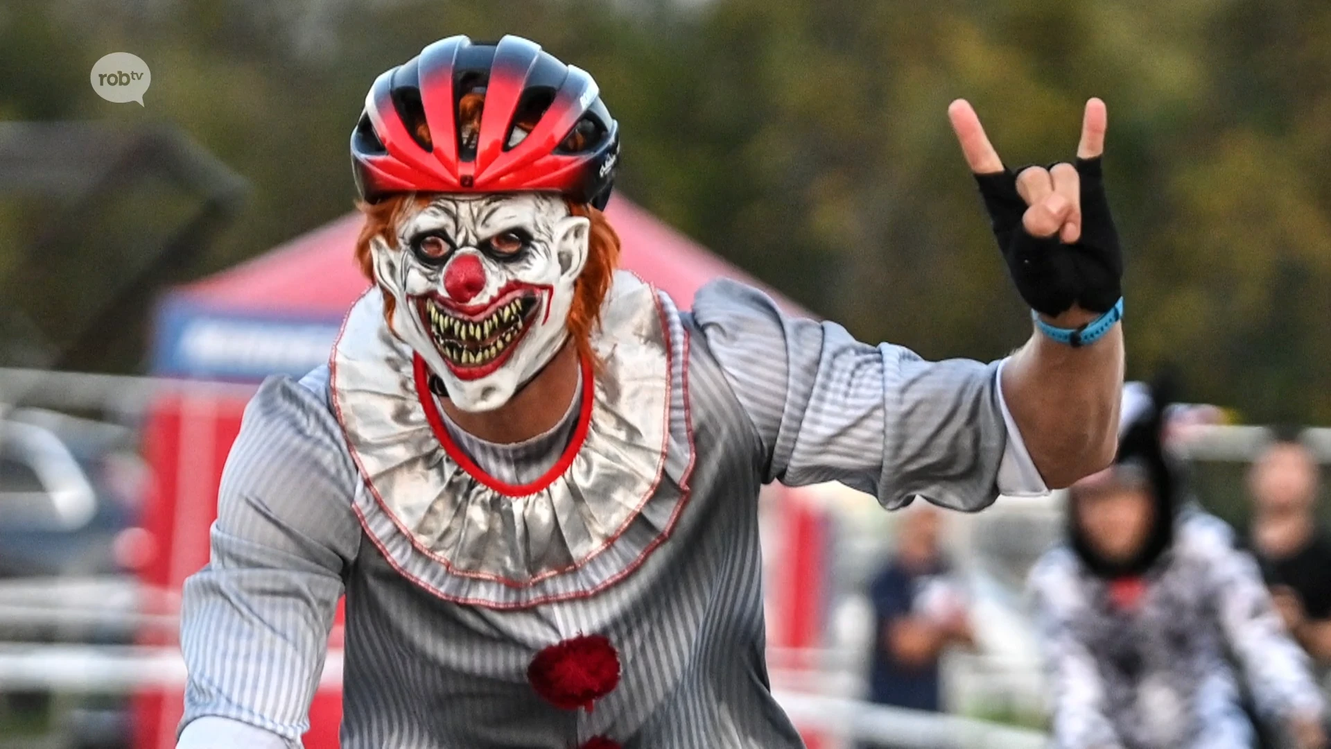 Probeer dit zeker niet zelf op de fiets: Horrorclown Nys in Amerika tijdens de Legends Race