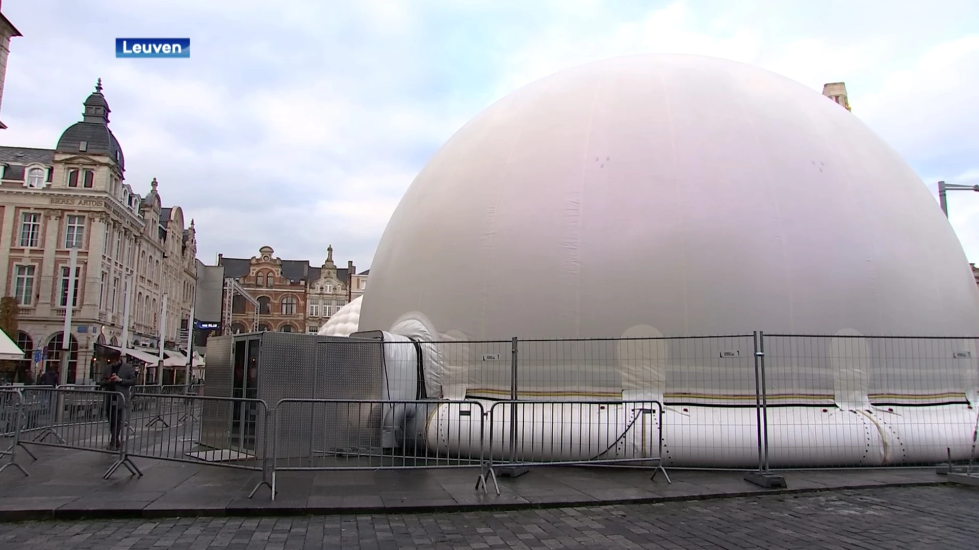 Grote Dome op het Martelarenplein in Leuven: "Het is mzuiek, beeld en jij"