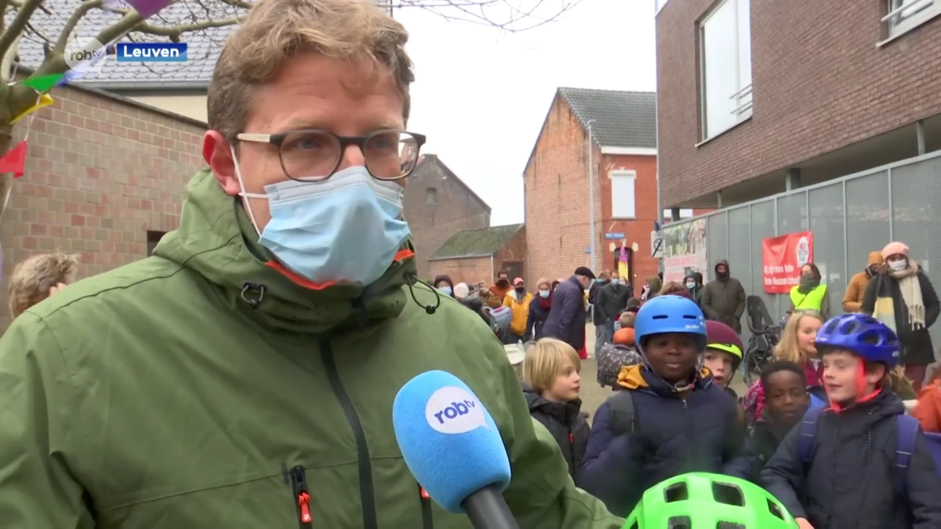 Reacties ouders op de maatregelen in het onderwijs "Ik mag wel nog op café met mijn kind tot 23u, hier lossen we het niet mee op"