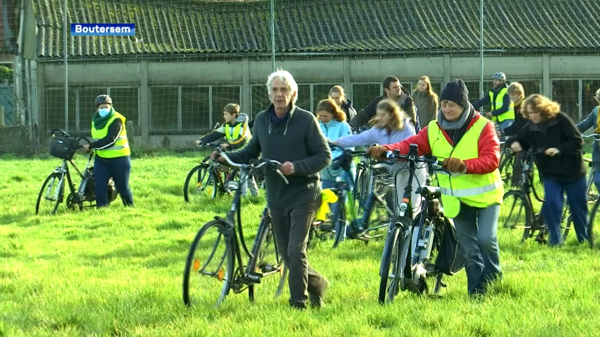 Buurtbewoners vragen met fietskunstwerk veilige verbinding tussen Neervelp en Vertrijk