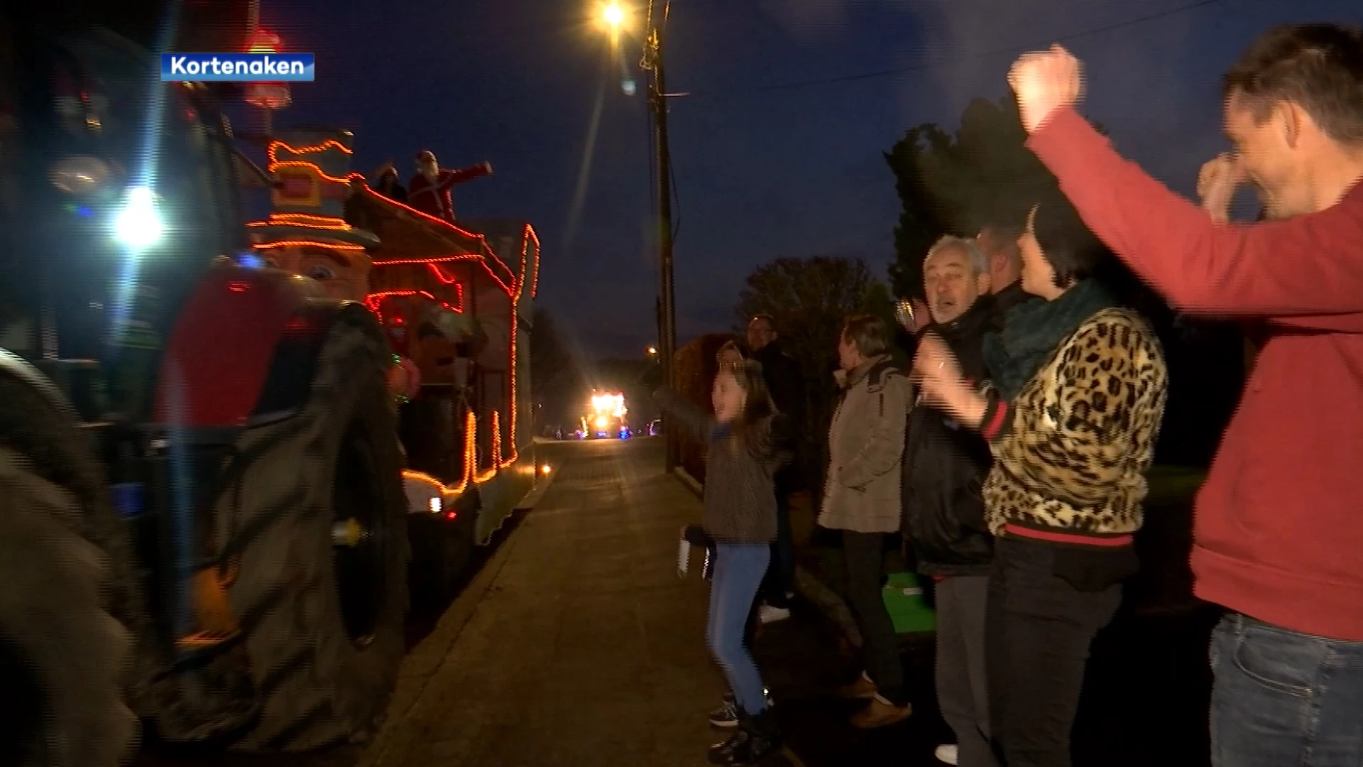 Zo'n 30 verlichte praalwagens trekken door Kortenaken tijdens eerste editie van 'Kortenaken Verlicht'